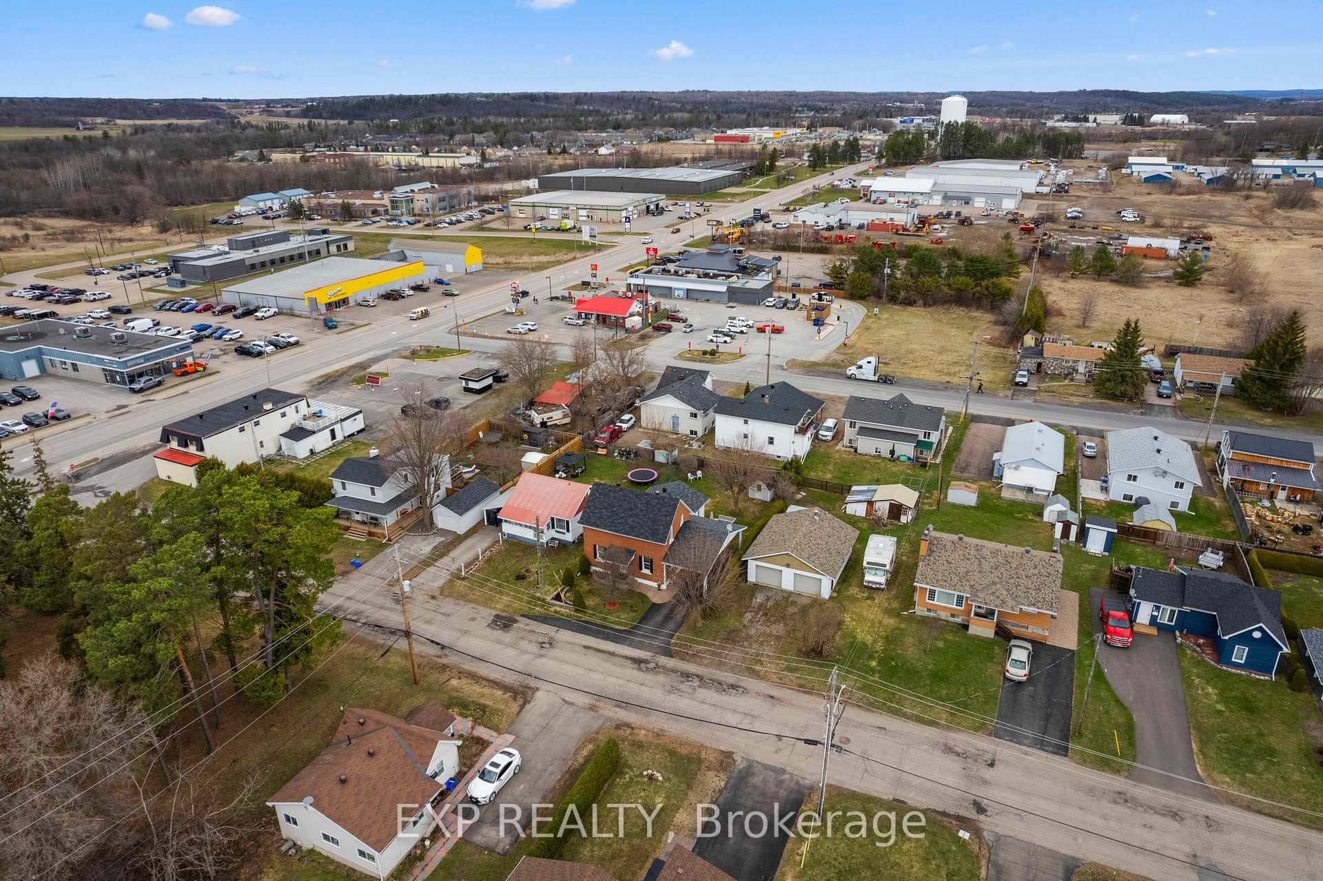 Photo 3 of 703 Seventh Street, Renfrew — HOMEH