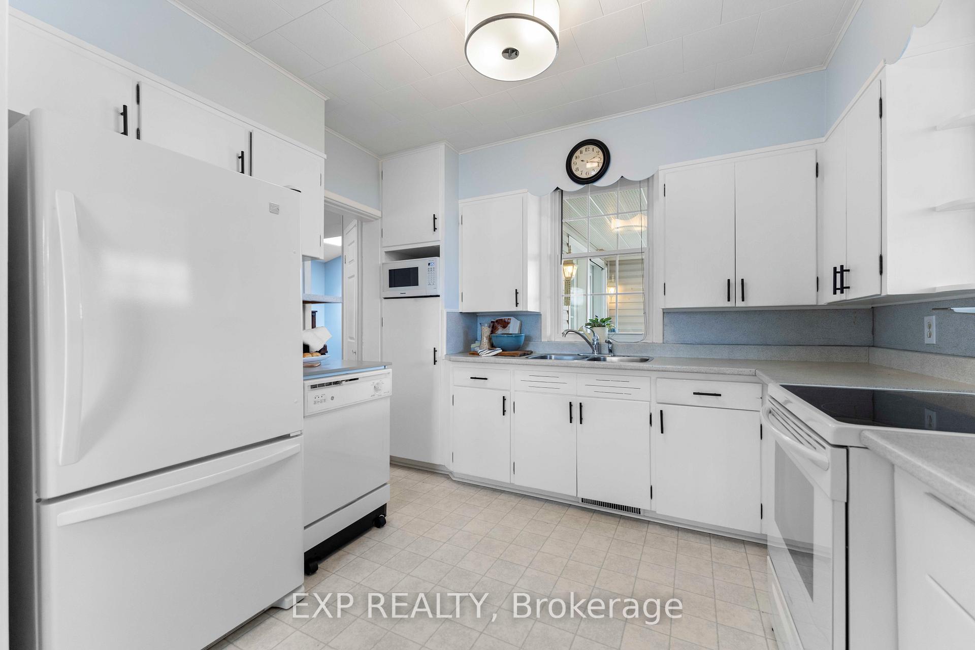 Photo 11 of 703 Seventh Street, Renfrew — HOMEH