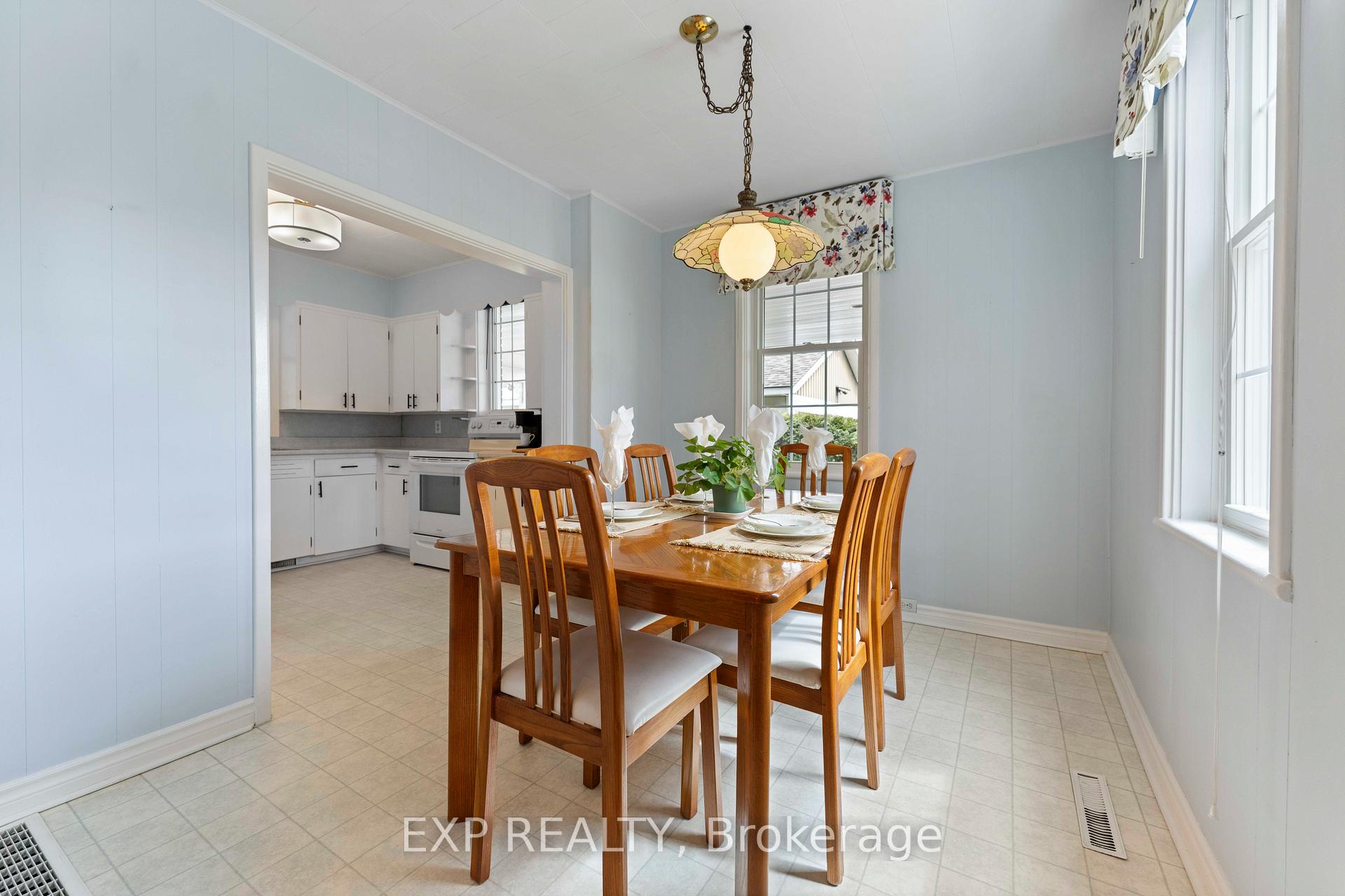 Photo 14 of 703 Seventh Street, Renfrew — HOMEH