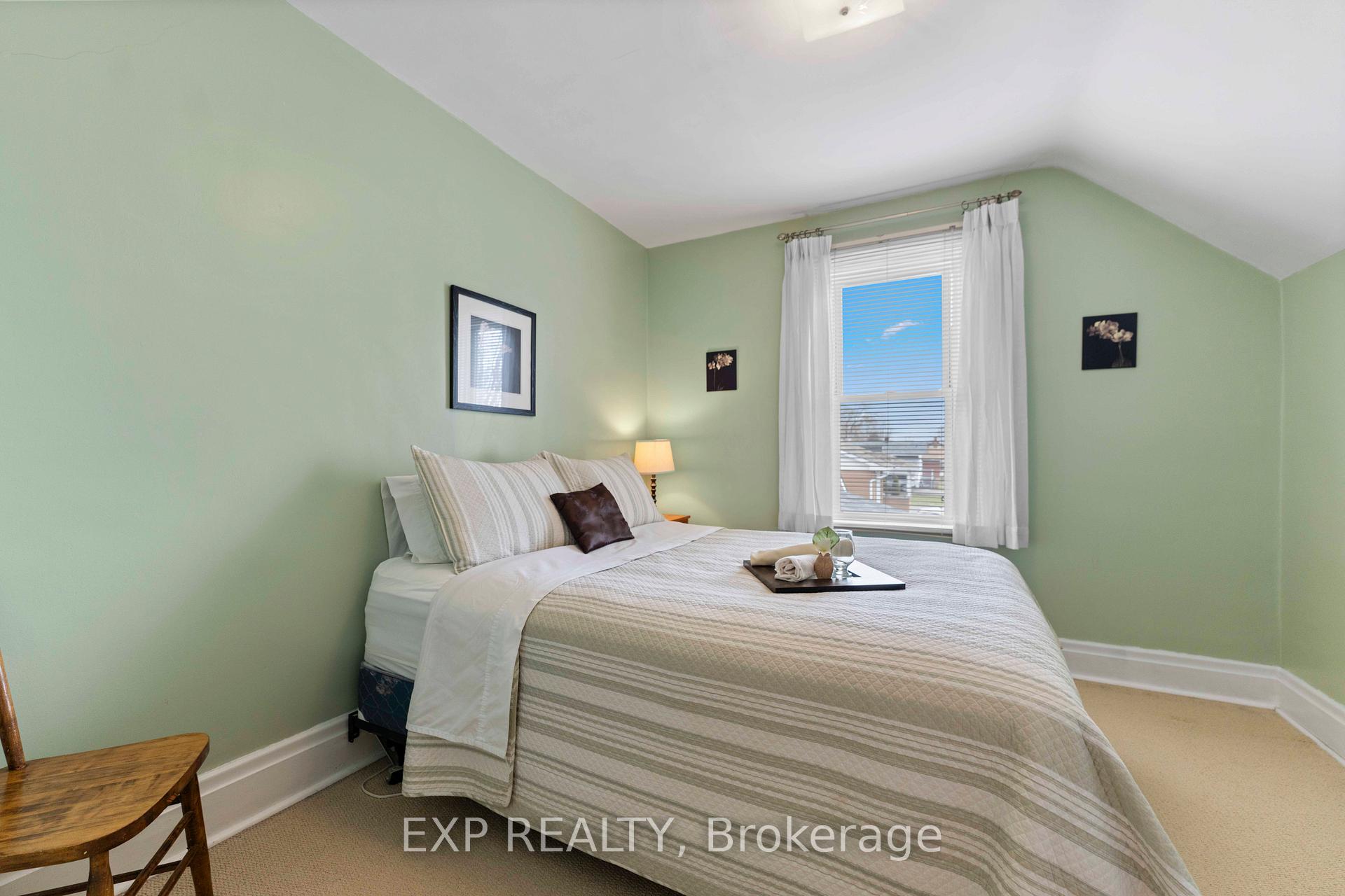 Photo 17 of 703 Seventh Street, Renfrew — HOMEH