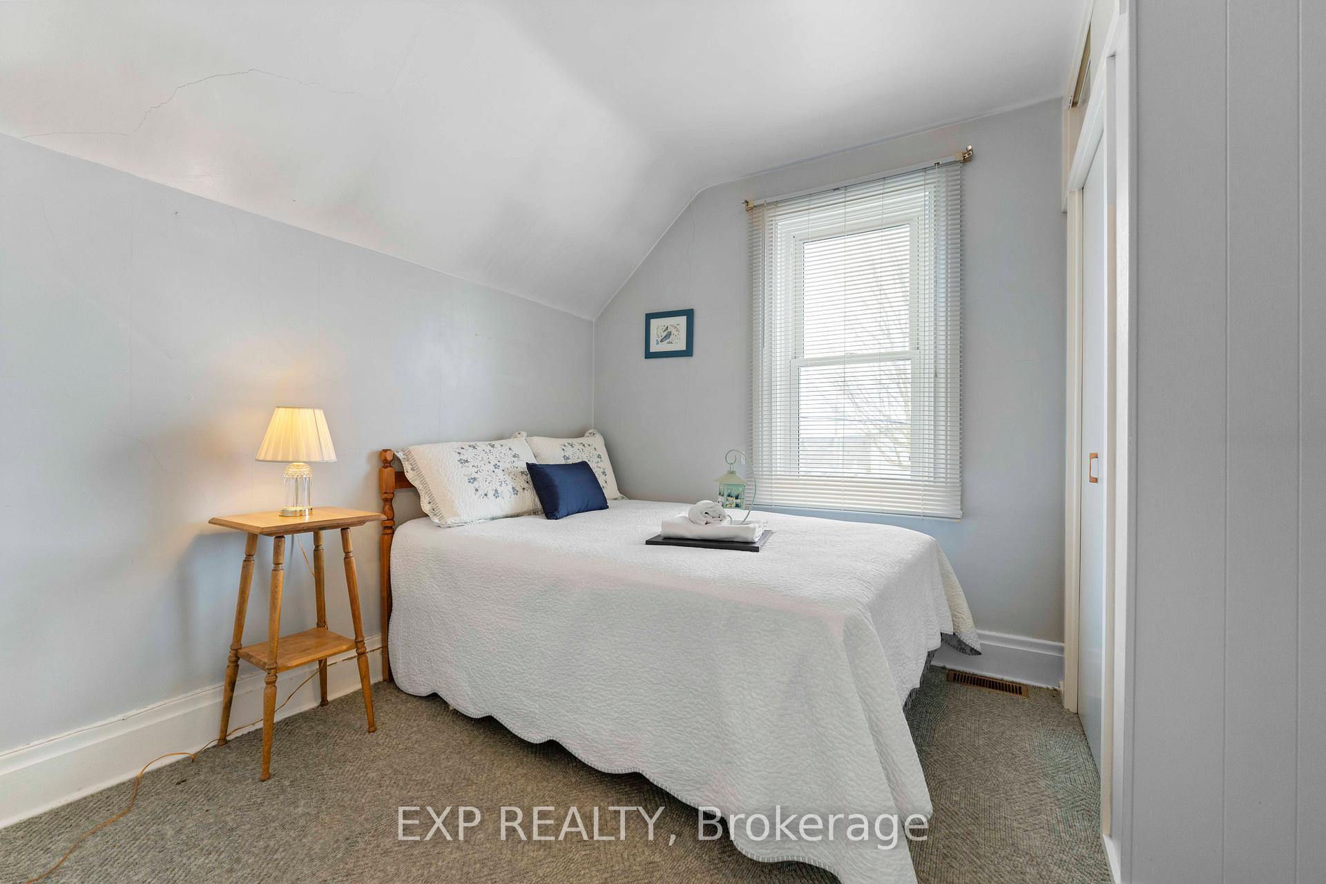 Photo 18 of 703 Seventh Street, Renfrew — HOMEH
