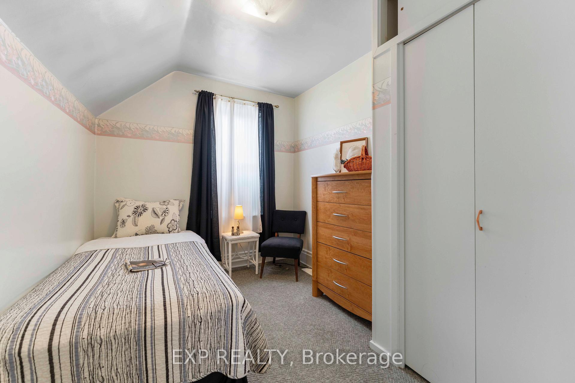 Photo 19 of 703 Seventh Street, Renfrew — HOMEH