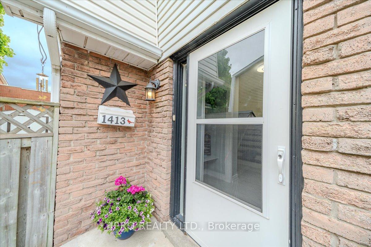 Photo 3 of 1413 Fenelon Crescent, Oshawa, Lakeview — HOMEH