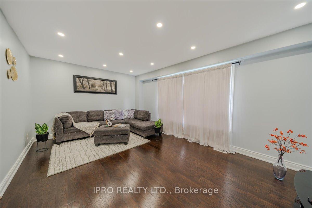 Photo 4 of 1413 Fenelon Crescent, Oshawa, Lakeview — HOMEH