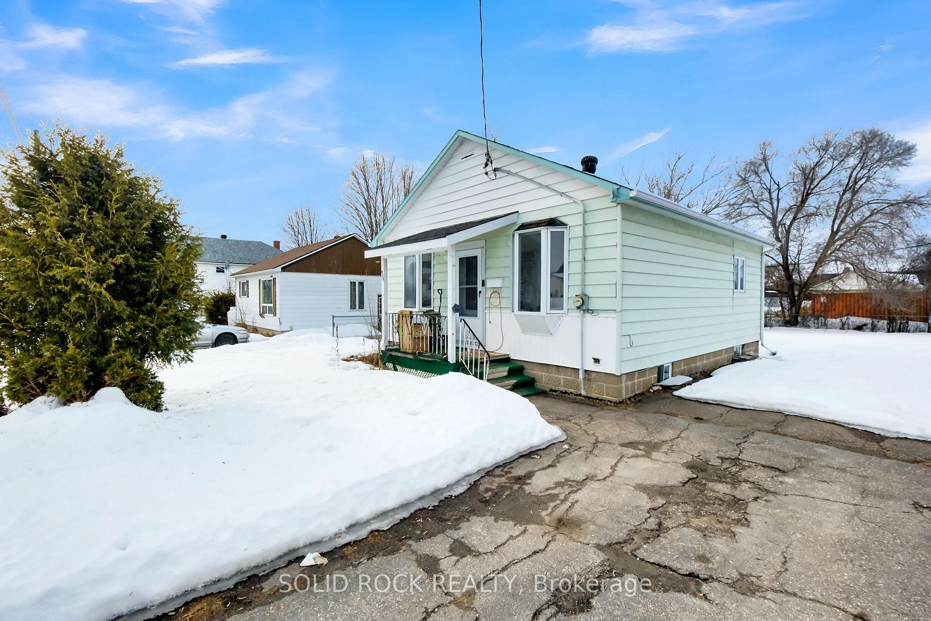 Photo 2 of 438 Haig Avenue, Renfrew — HOMEH