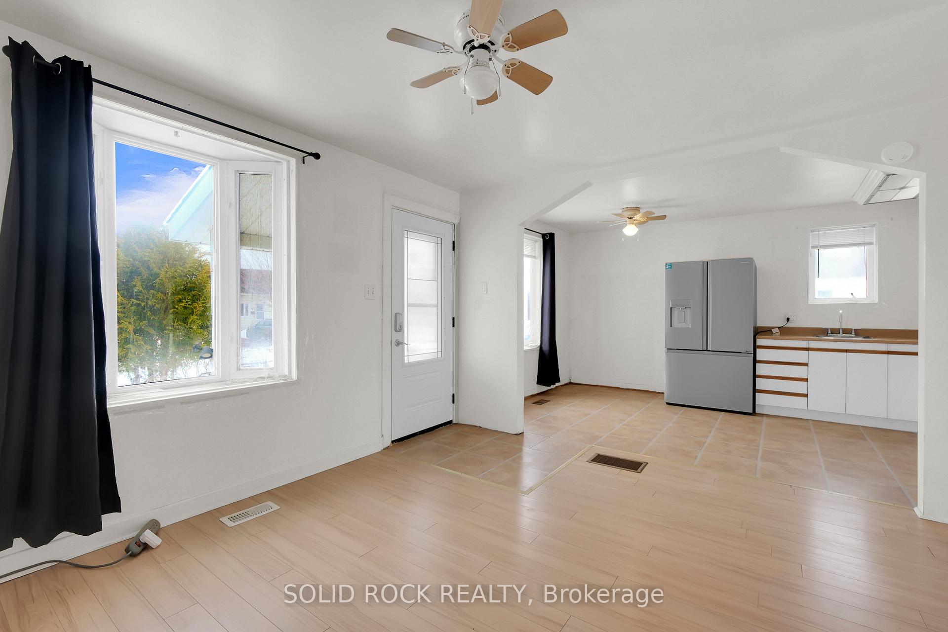 Photo 5 of 438 Haig Avenue, Renfrew — HOMEH