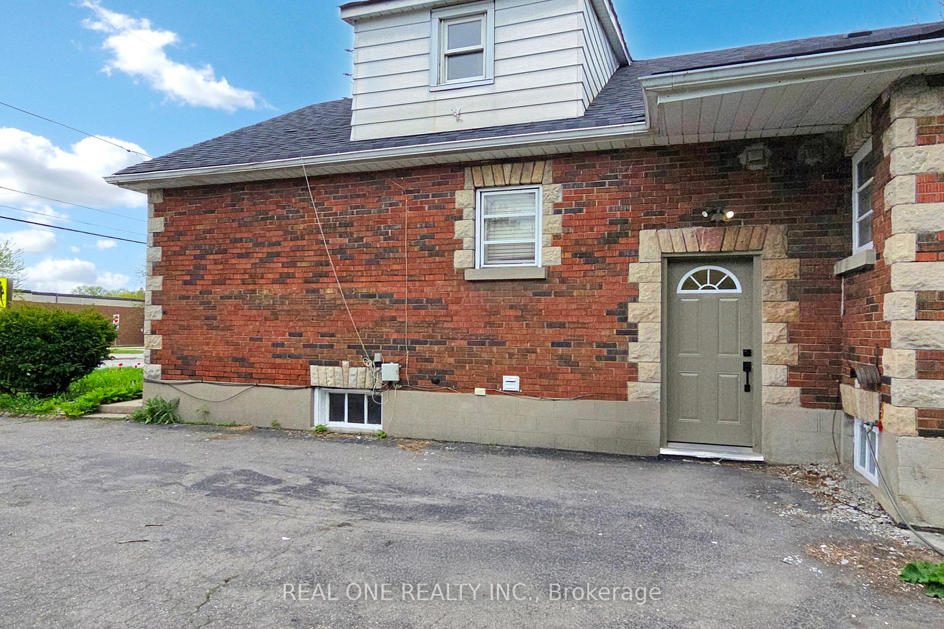 Photo 2 of 136 Gibb Street, Oshawa, Vanier — HOMEH
