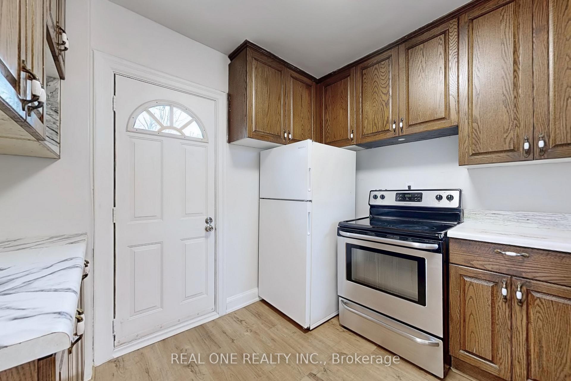 Photo 3 of 136 Gibb Street, Oshawa, Vanier — HOMEH