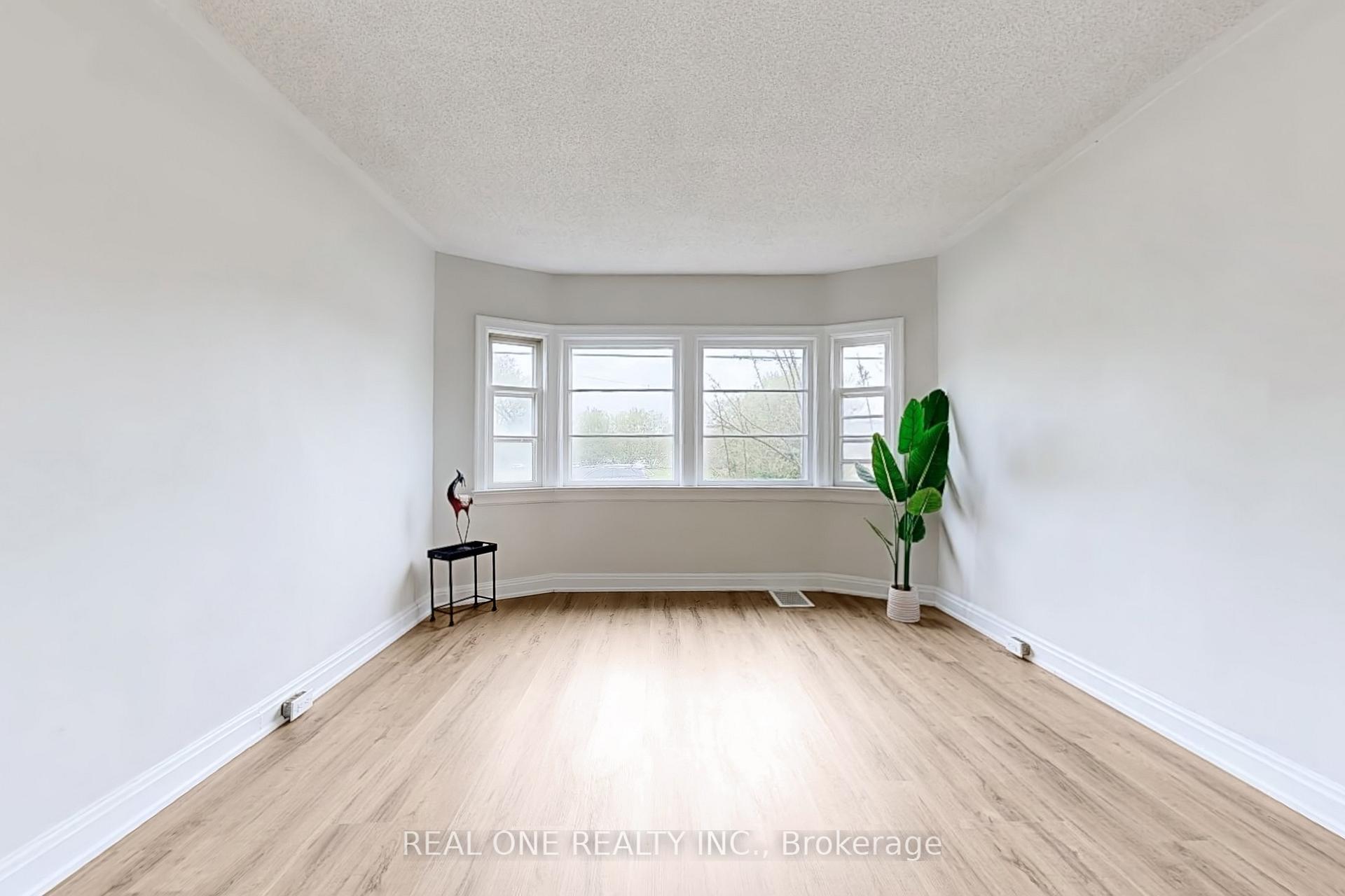 Photo 13 of 136 Gibb Street, Oshawa, Vanier — HOMEH