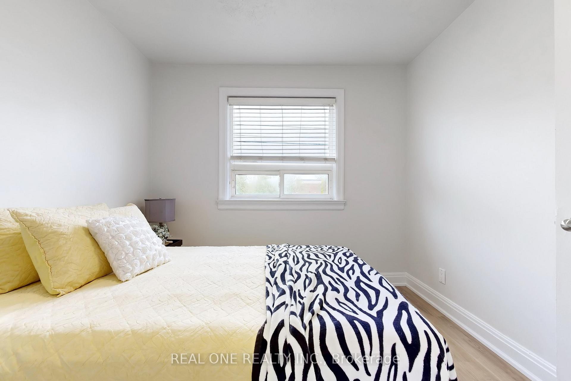 Photo 15 of 136 Gibb Street, Oshawa, Vanier — HOMEH
