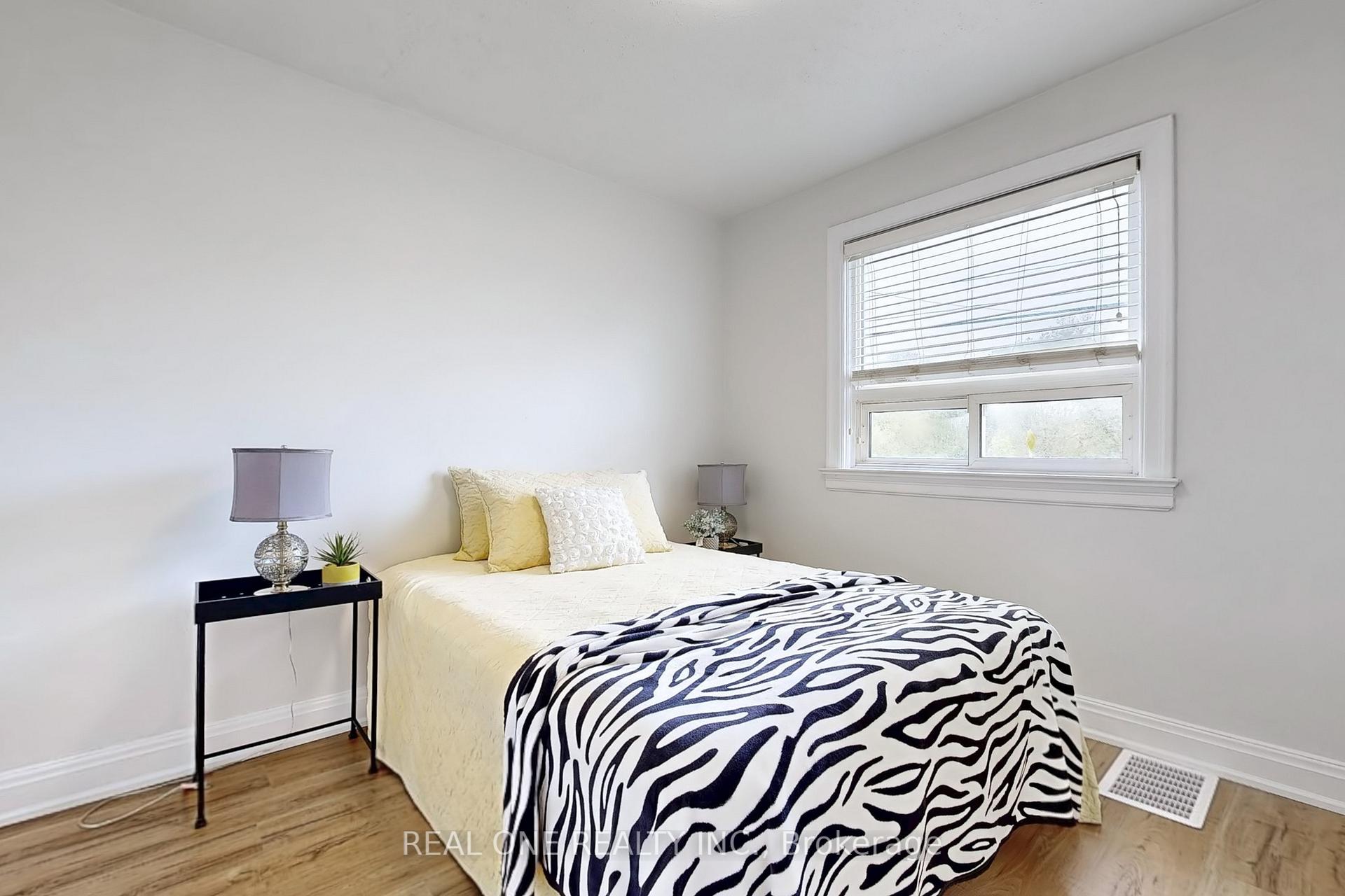 Photo 16 of 136 Gibb Street, Oshawa, Vanier — HOMEH