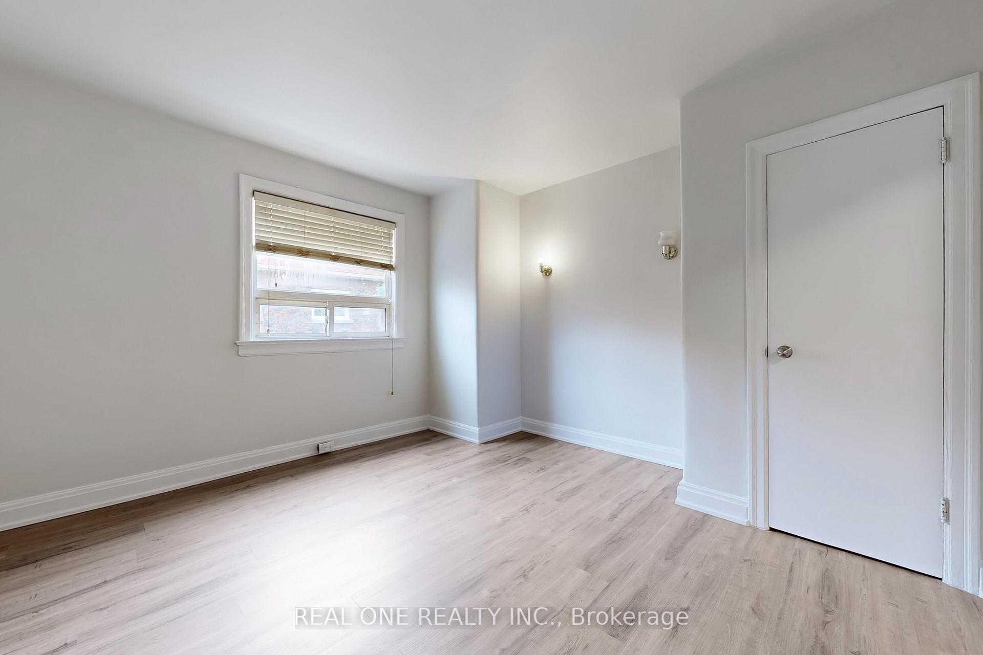 Photo 17 of 136 Gibb Street, Oshawa, Vanier — HOMEH
