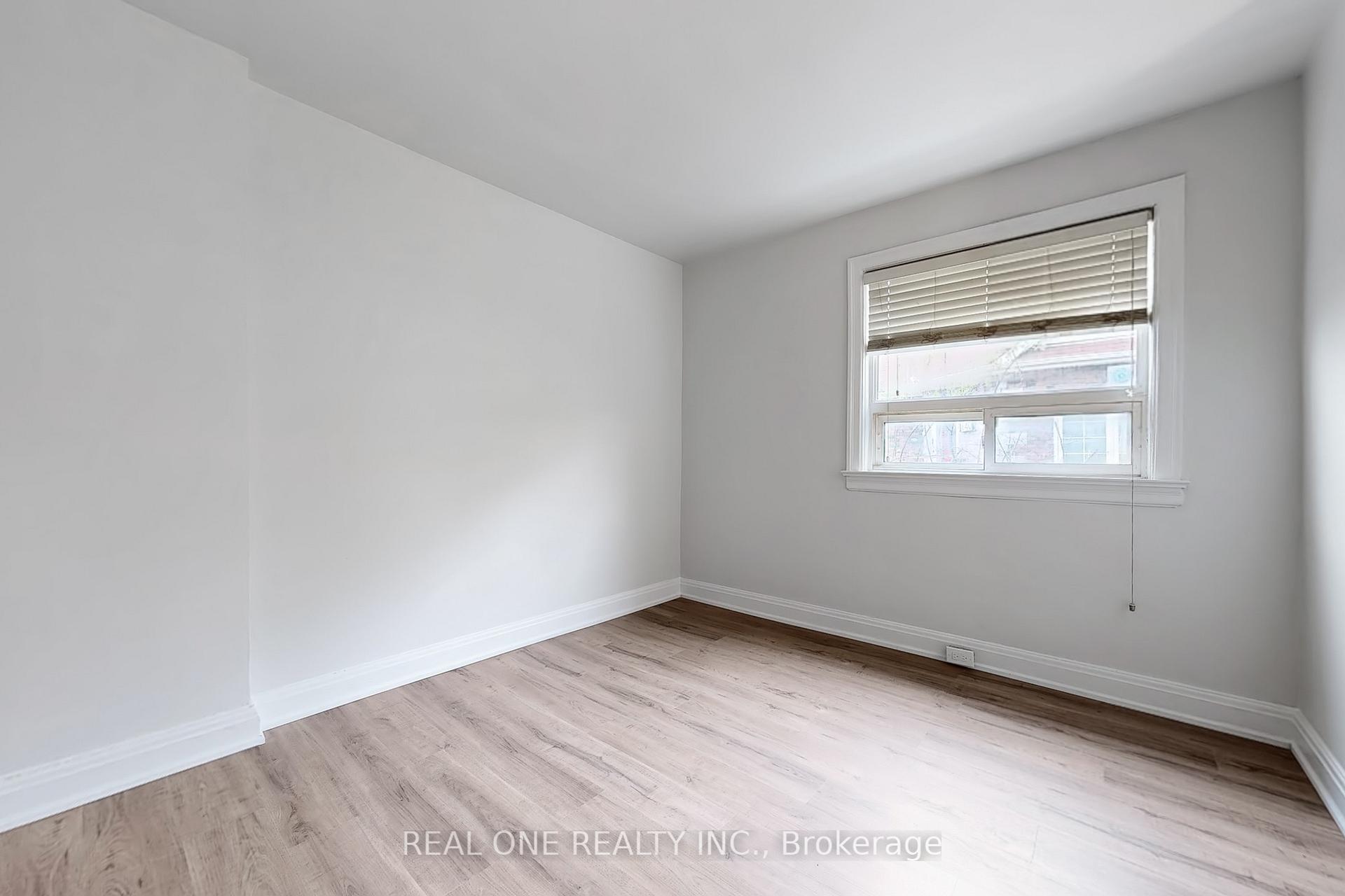 Photo 18 of 136 Gibb Street, Oshawa, Vanier — HOMEH