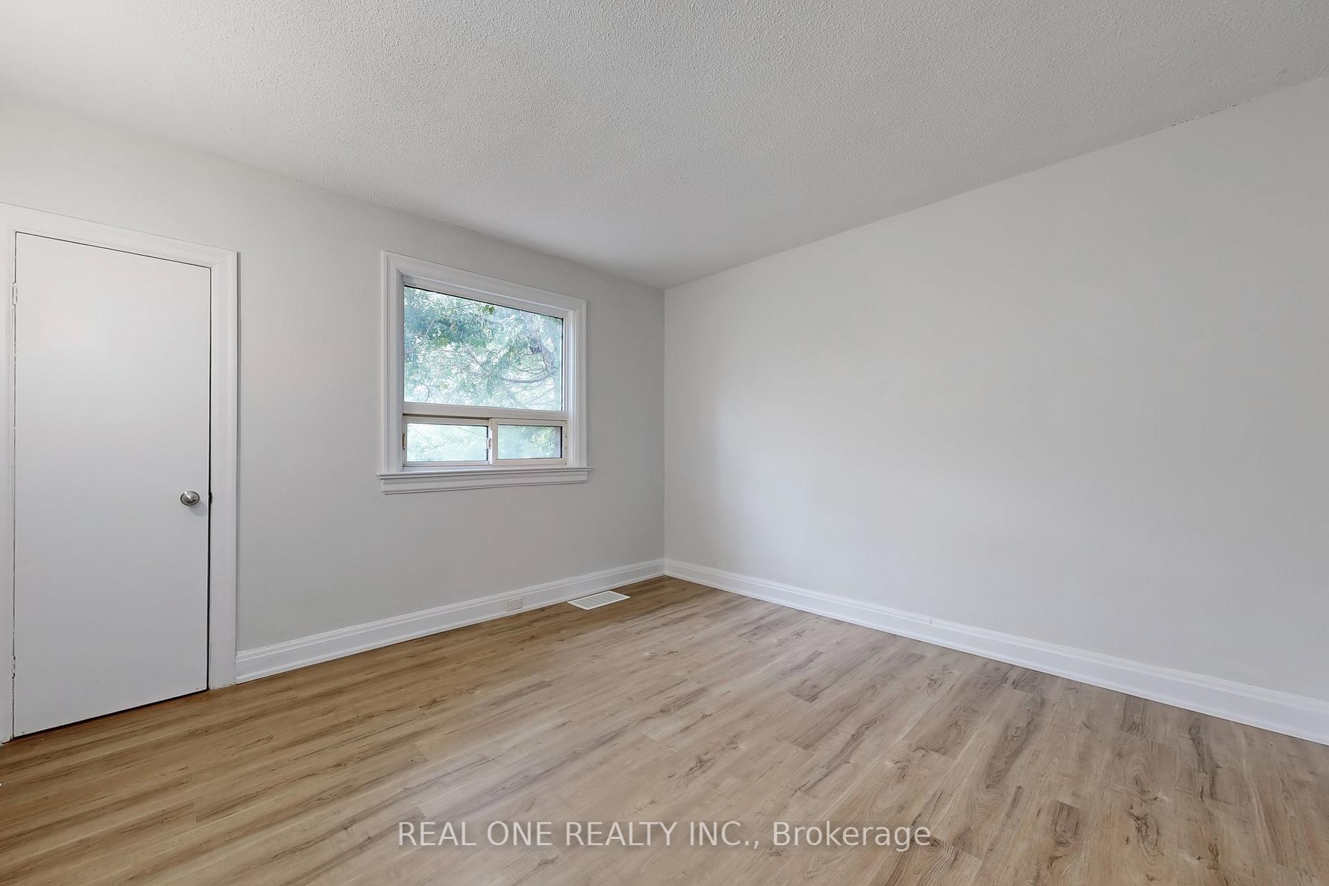 Photo 19 of 136 Gibb Street, Oshawa, Vanier — HOMEH
