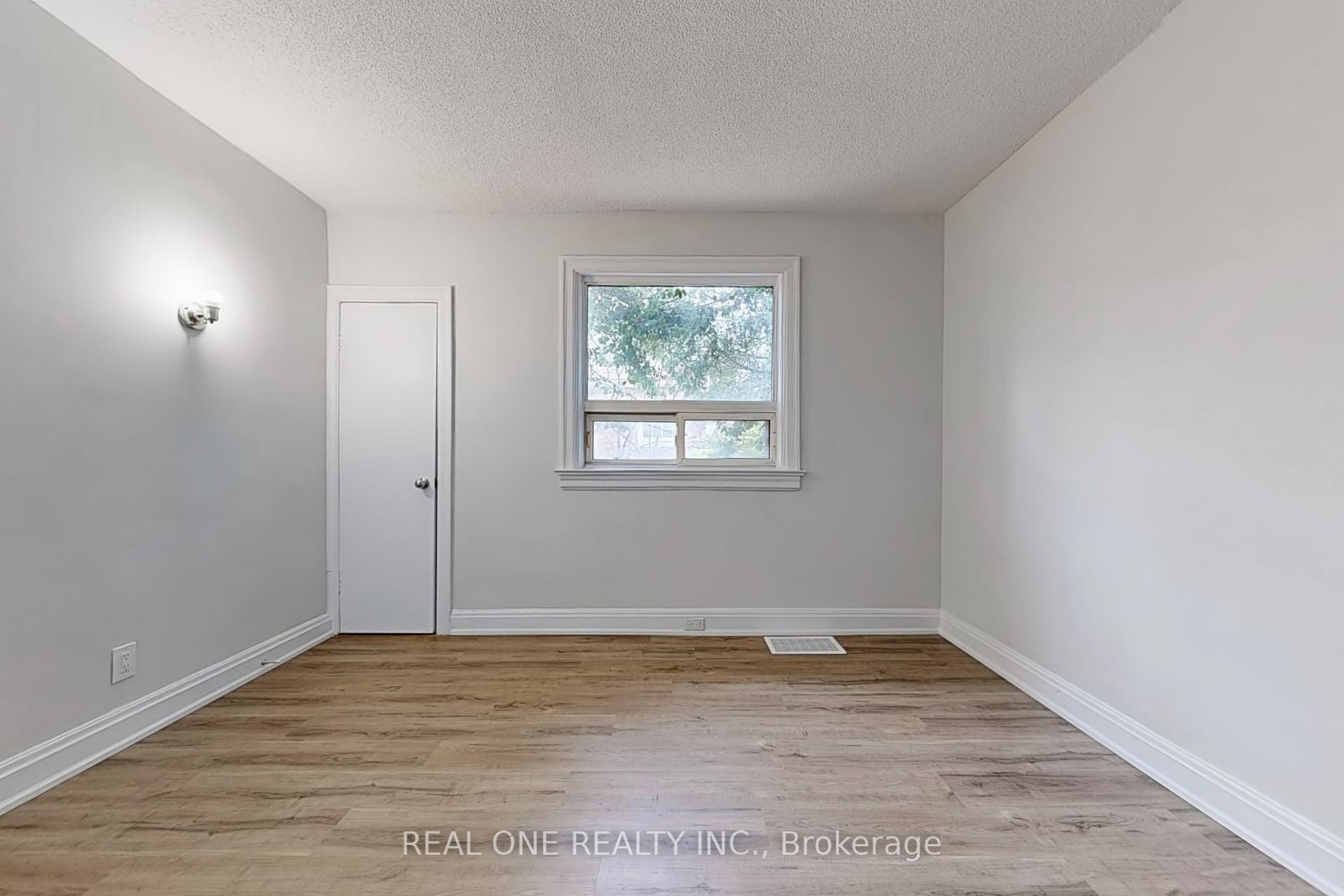 Photo 20 of 136 Gibb Street, Oshawa, Vanier — HOMEH