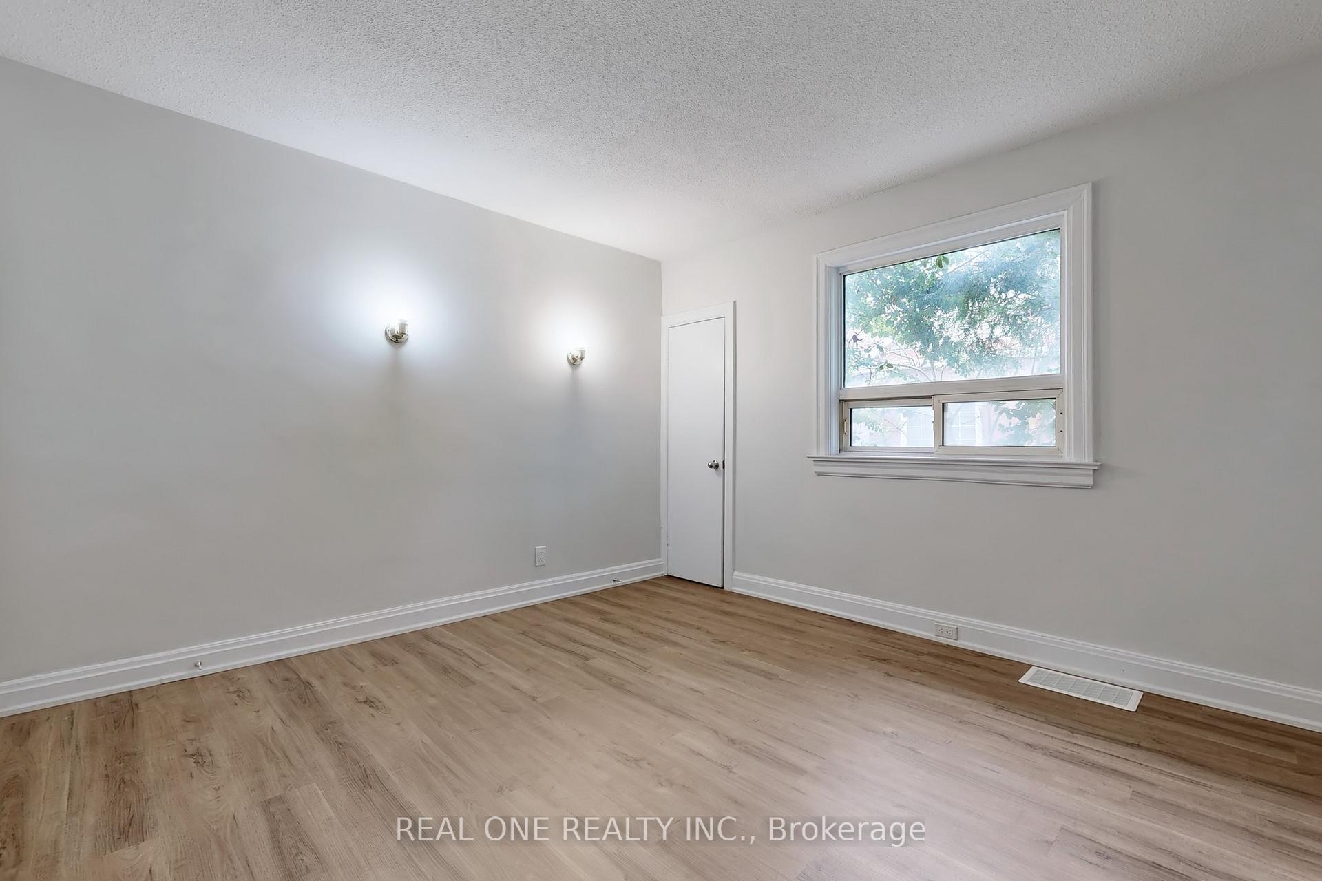 Photo 21 of 136 Gibb Street, Oshawa, Vanier — HOMEH