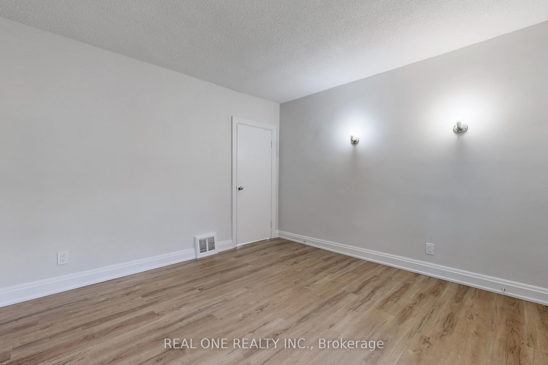 Photo 22 of 136 Gibb Street, Oshawa, Vanier — HOMEH