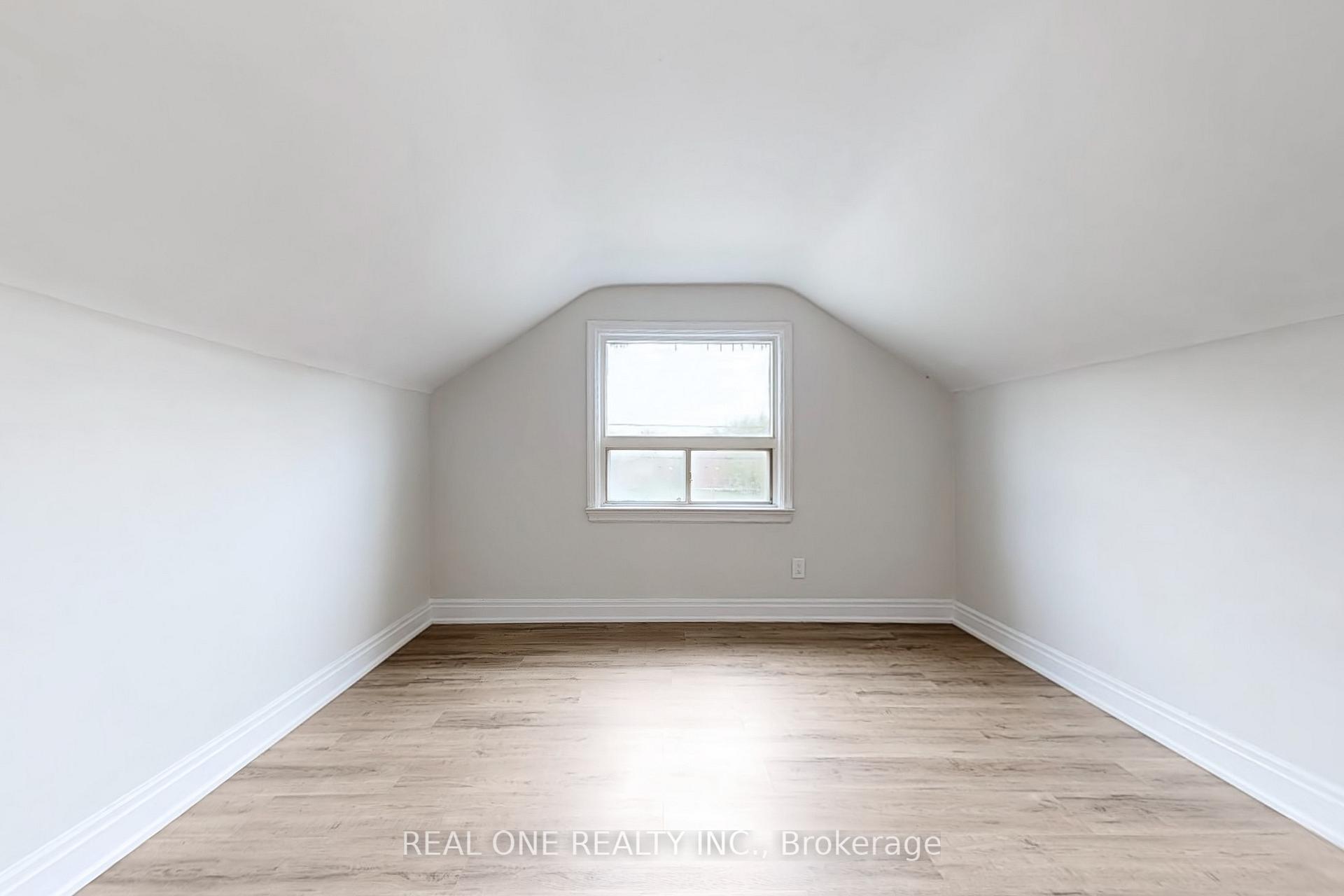 Photo 26 of 136 Gibb Street, Oshawa, Vanier — HOMEH