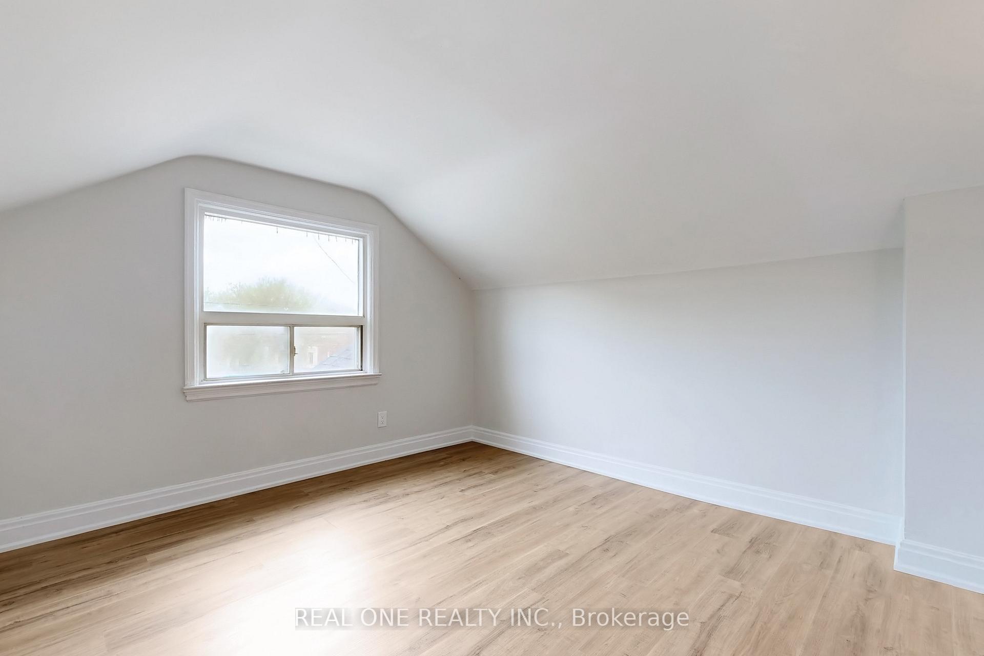 Photo 27 of 136 Gibb Street, Oshawa, Vanier — HOMEH