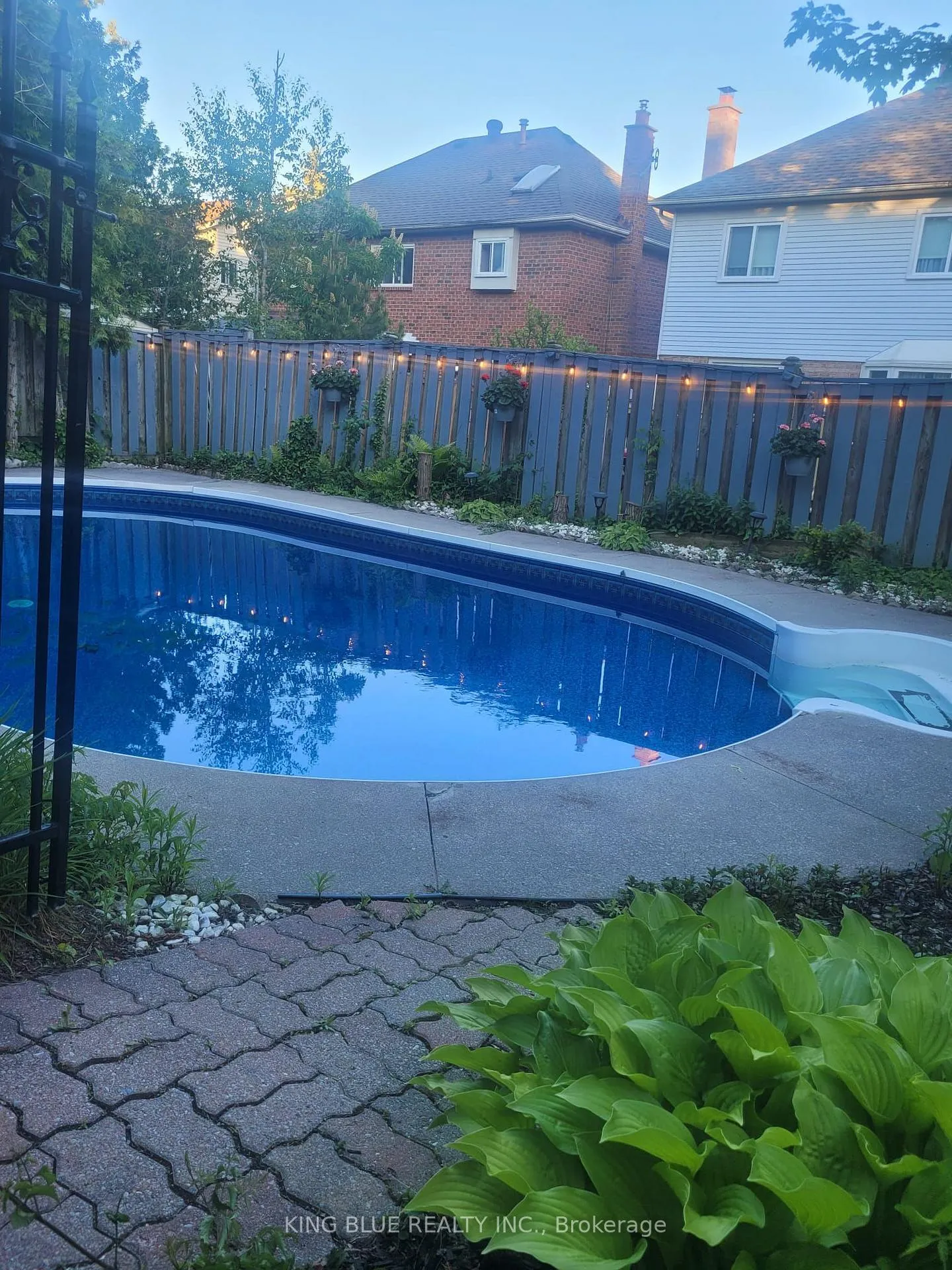 Photo 3 of 1254 Maple Ridge Drive, Pickering, Liverpool — HOMEH