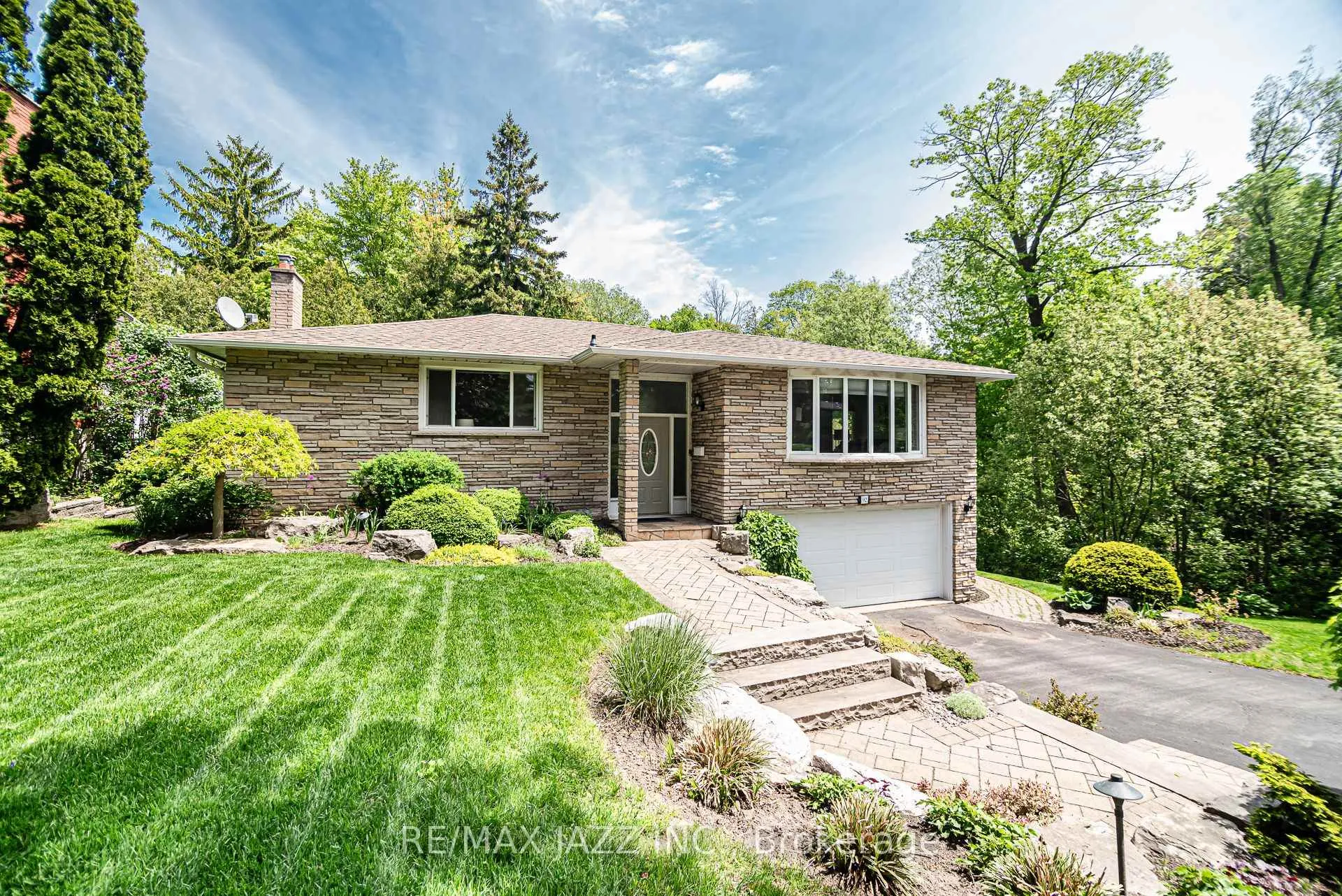 Front of 92 Marica Avenue