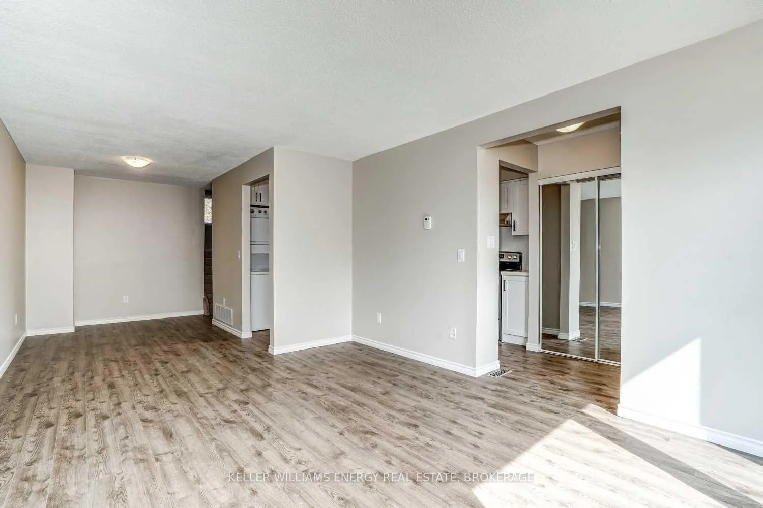 Photo 4 of Unit Main, 1296 Cherrydown Drive, Oshawa, Donevan — HOMEH