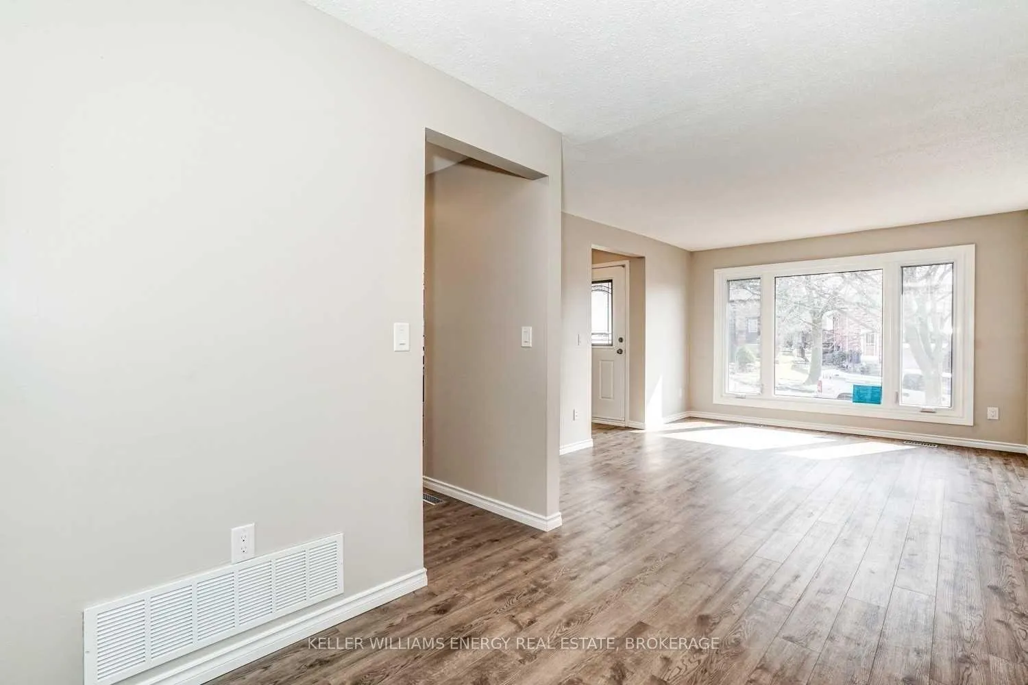 Photo 8 of Unit Main, 1296 Cherrydown Drive, Oshawa, Donevan — HOMEH