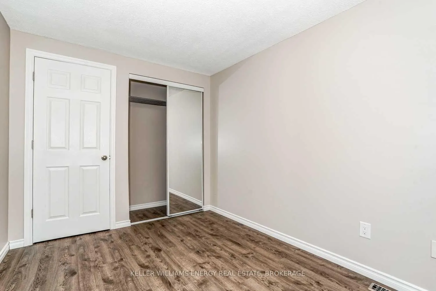Photo 10 of Unit Main, 1296 Cherrydown Drive, Oshawa, Donevan — HOMEH