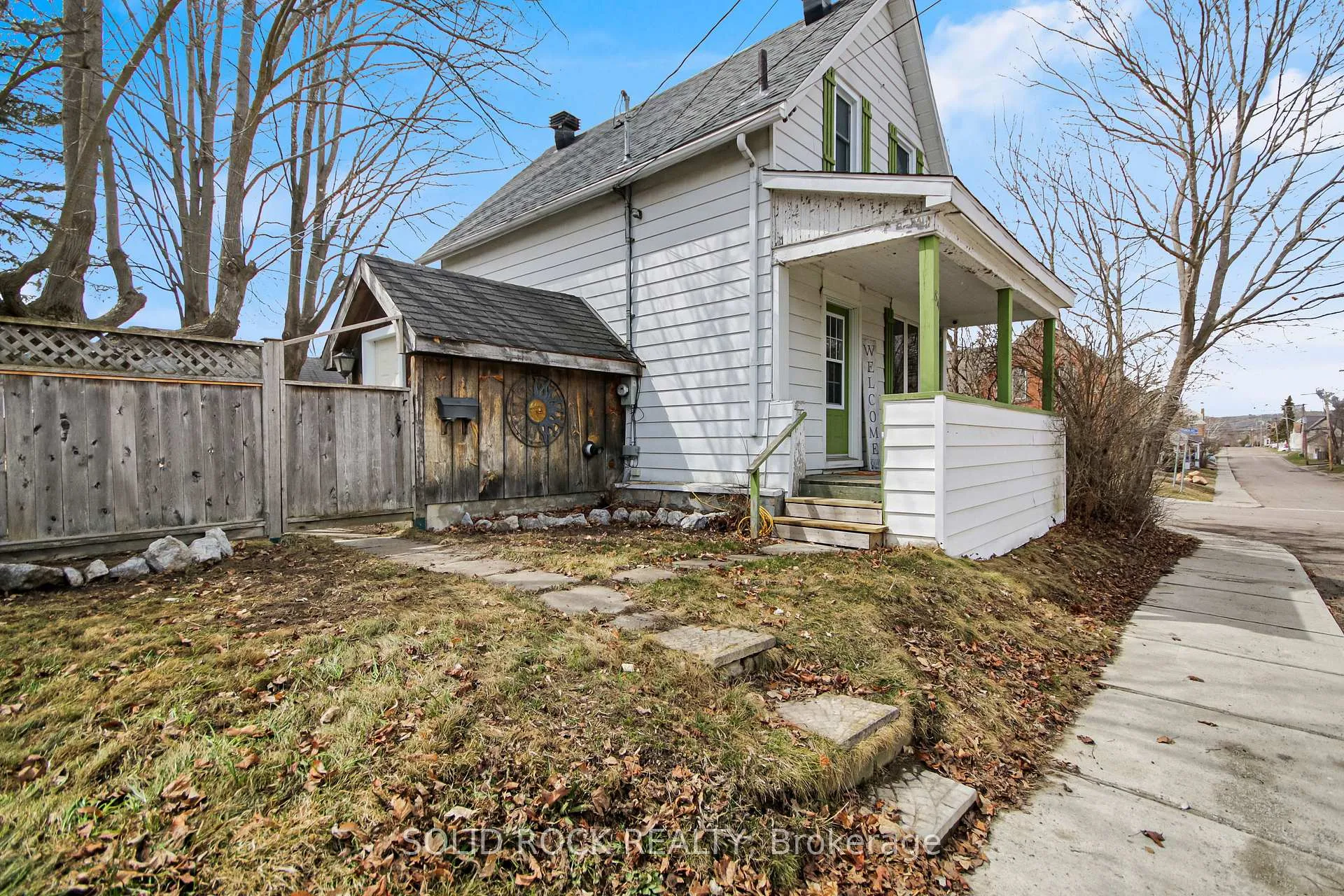 Photo 3 of 84 Queen Street S, Renfrew — HOMEH