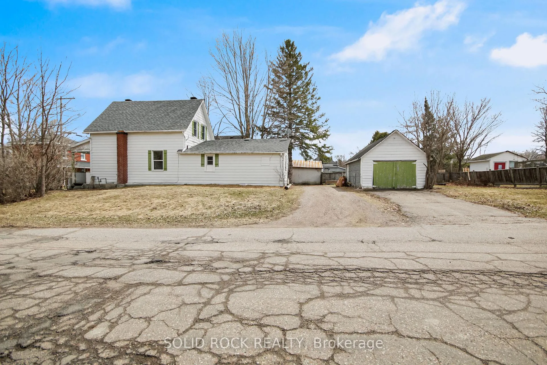 Photo 4 of 84 Queen Street S, Renfrew — HOMEH