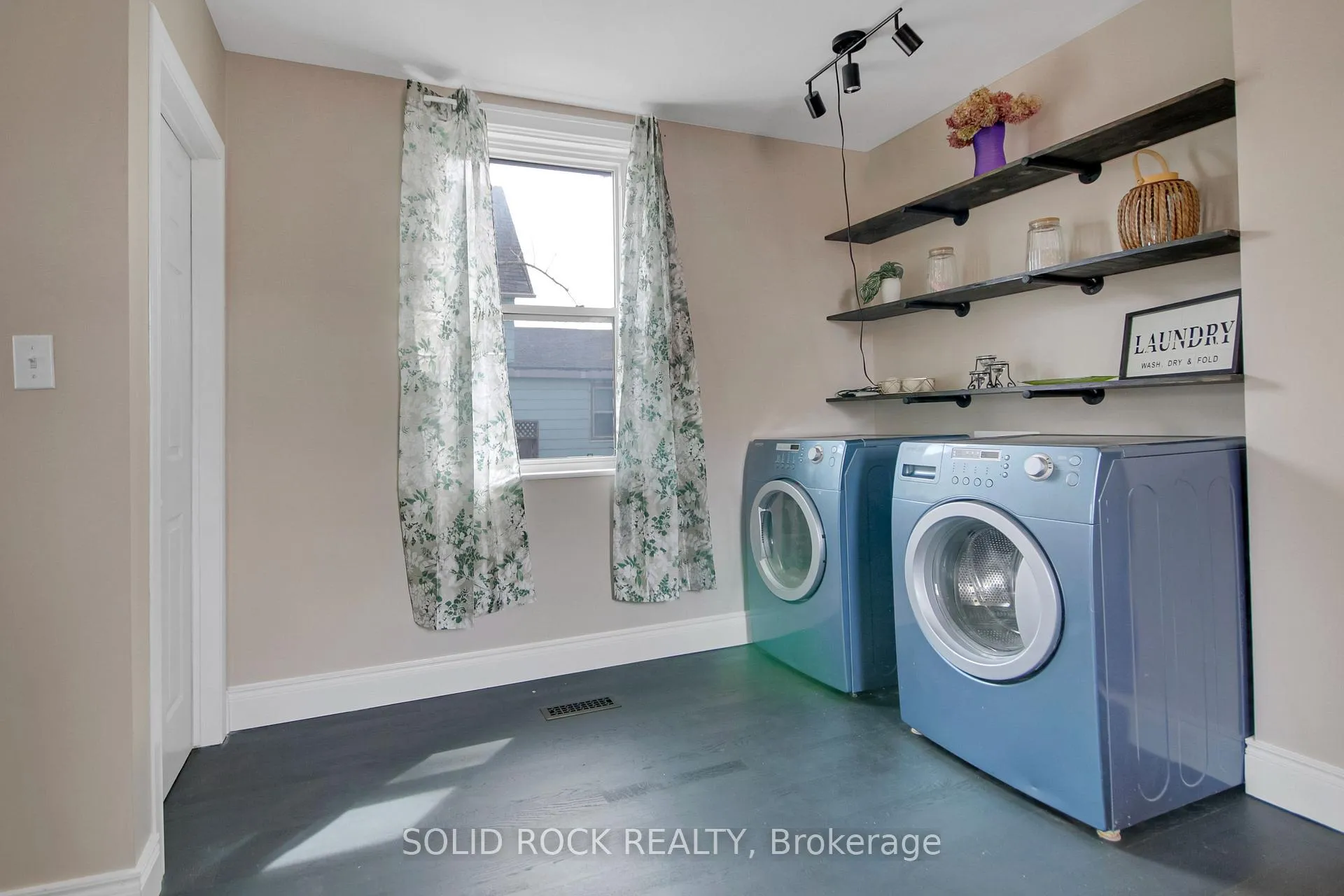 Photo 10 of 84 Queen Street S, Renfrew — HOMEH