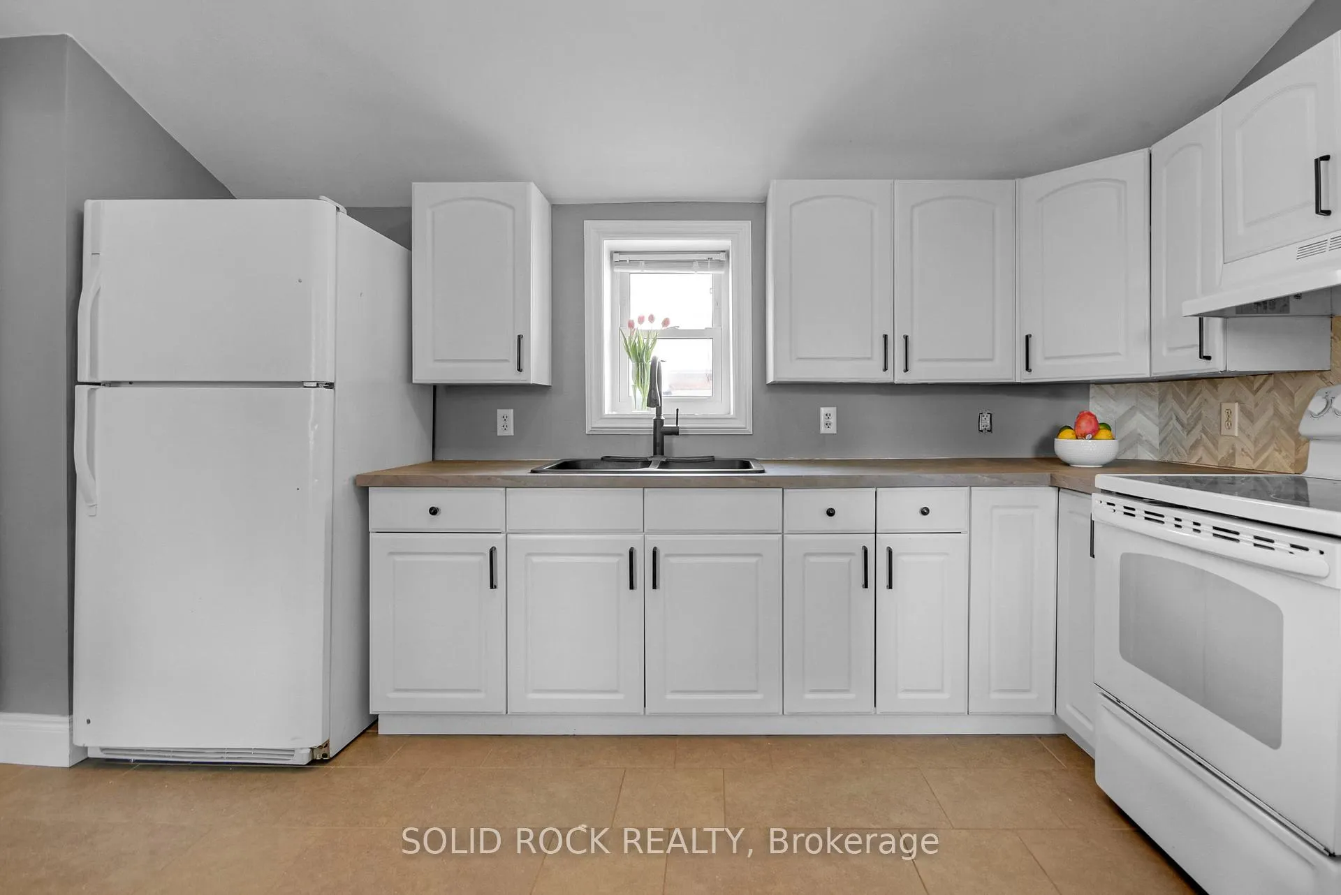 Photo 16 of 84 Queen Street S, Renfrew — HOMEH
