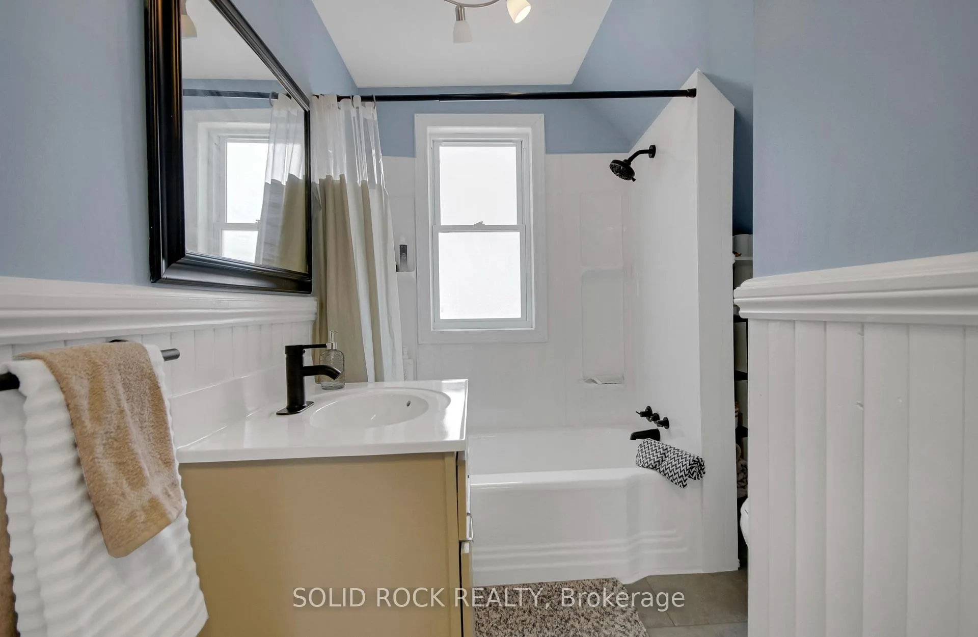 Photo 24 of 84 Queen Street S, Renfrew — HOMEH