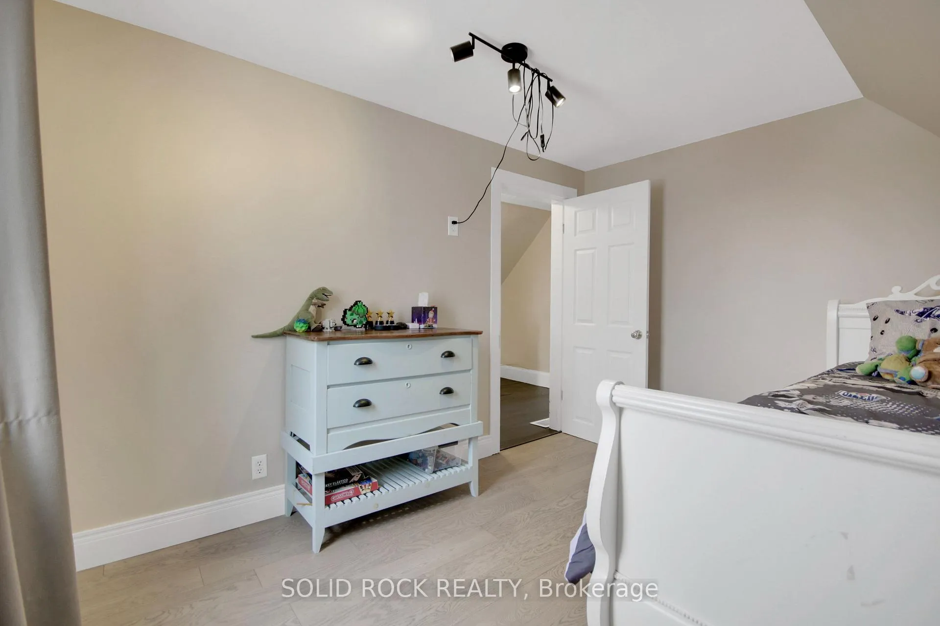 Photo 25 of 84 Queen Street S, Renfrew — HOMEH