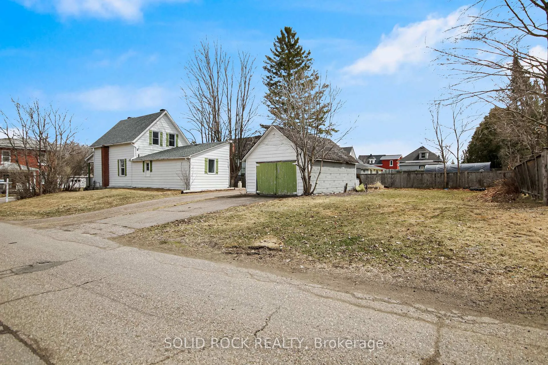 Photo 29 of 84 Queen Street S, Renfrew — HOMEH