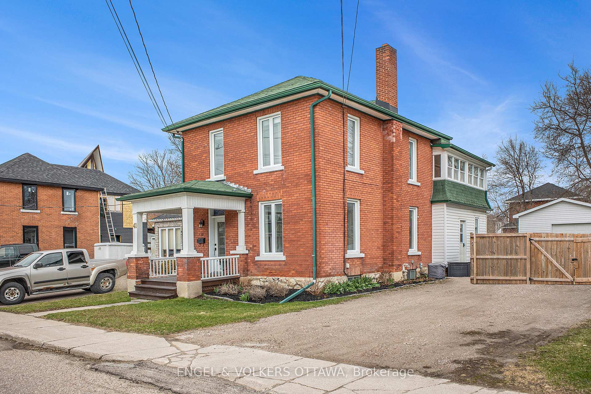 Photo 2 of 41 Bonnechere Street N, Renfrew — HOMEH