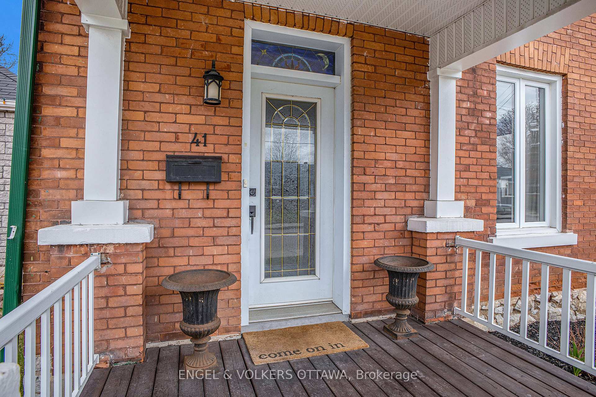 Photo 3 of 41 Bonnechere Street N, Renfrew — HOMEH