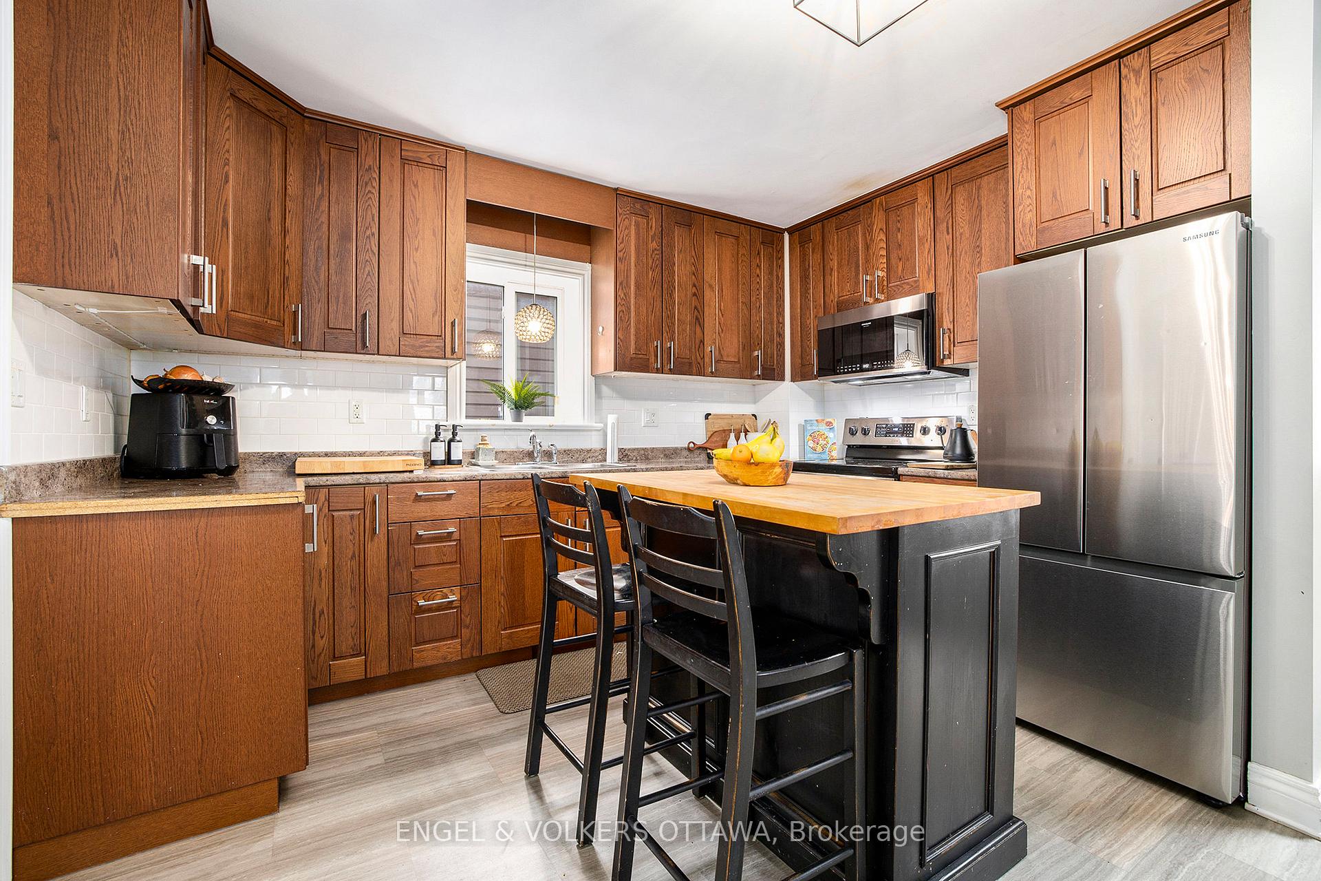 Photo 13 of 41 Bonnechere Street N, Renfrew — HOMEH