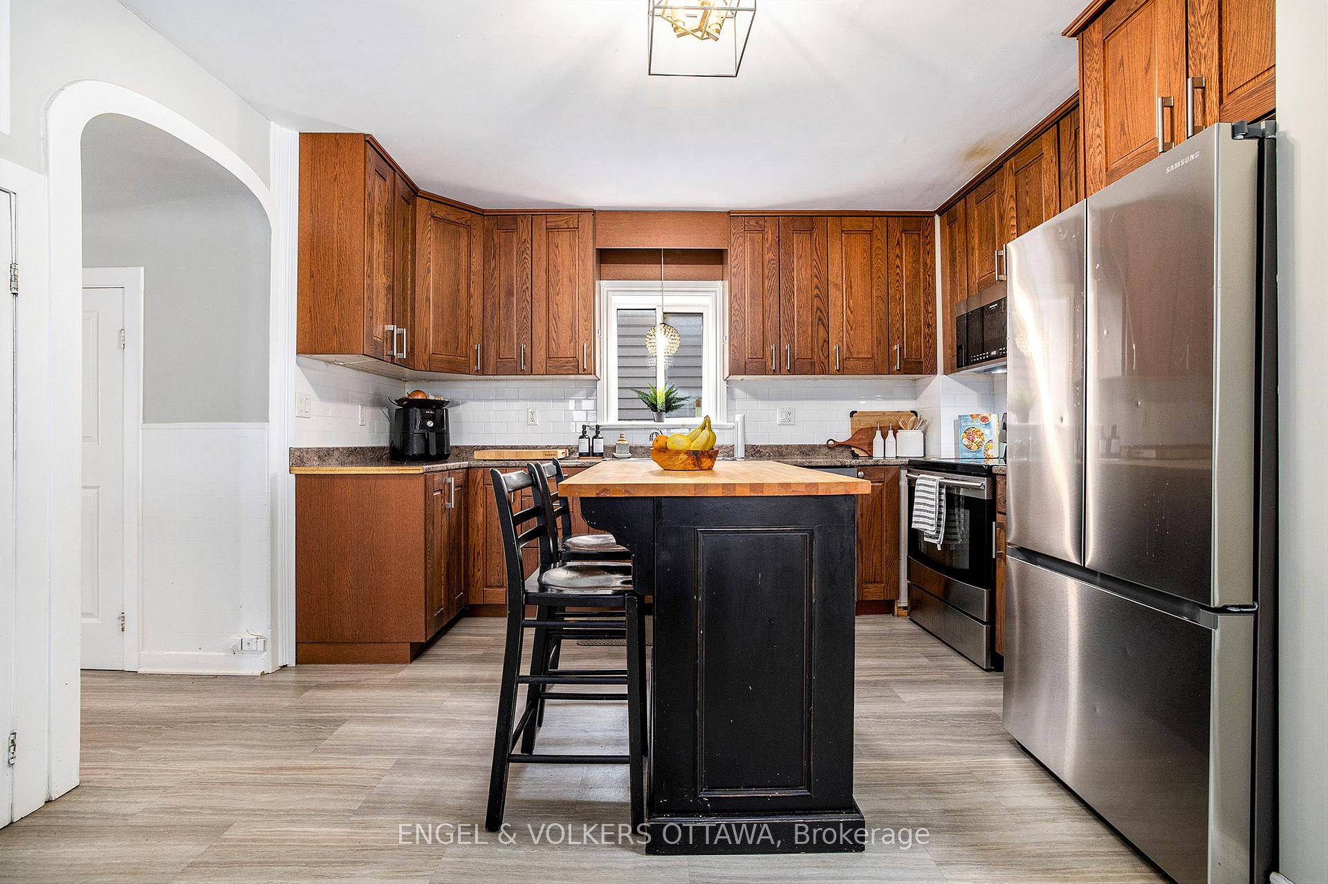 Photo 14 of 41 Bonnechere Street N, Renfrew — HOMEH