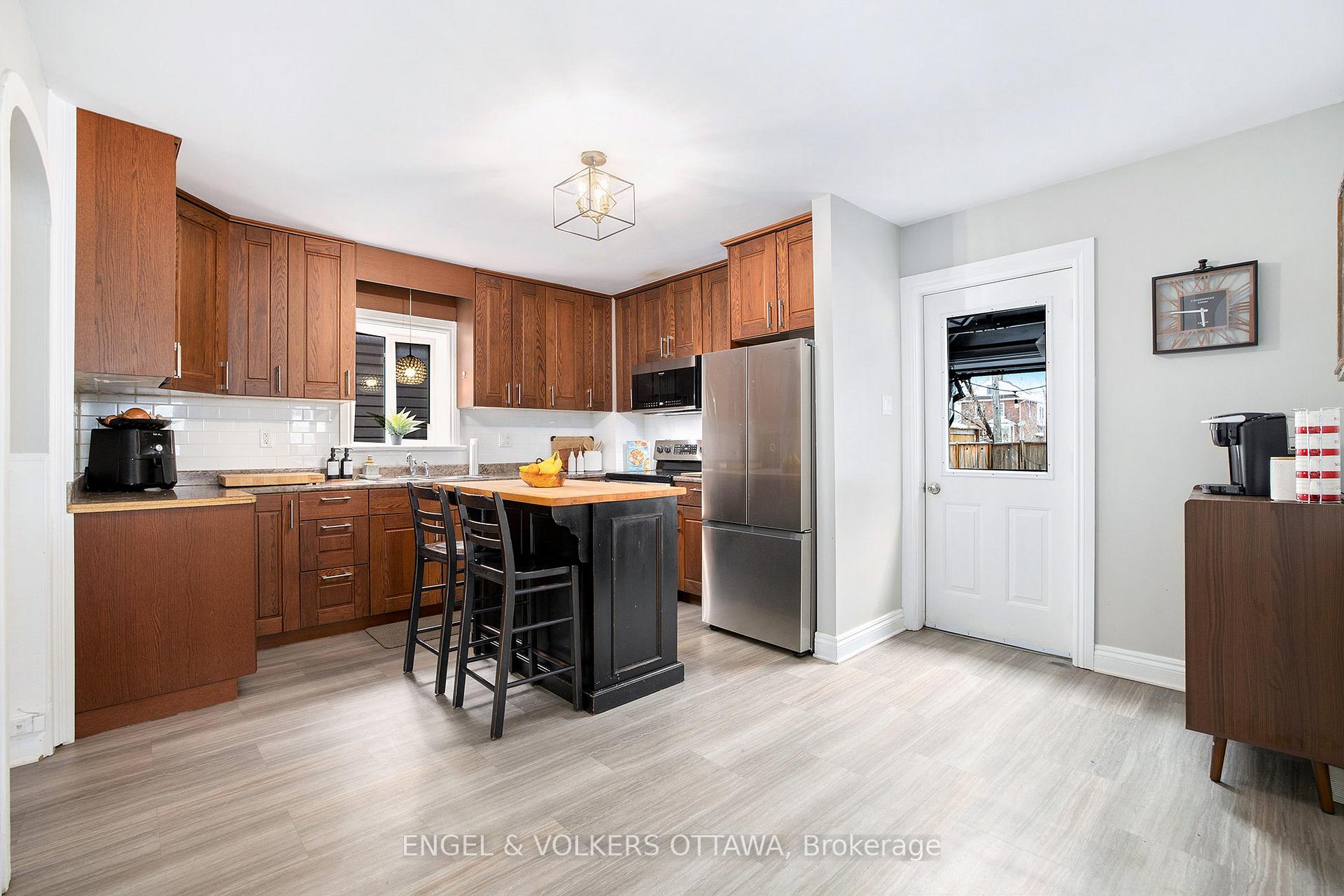 Photo 15 of 41 Bonnechere Street N, Renfrew — HOMEH