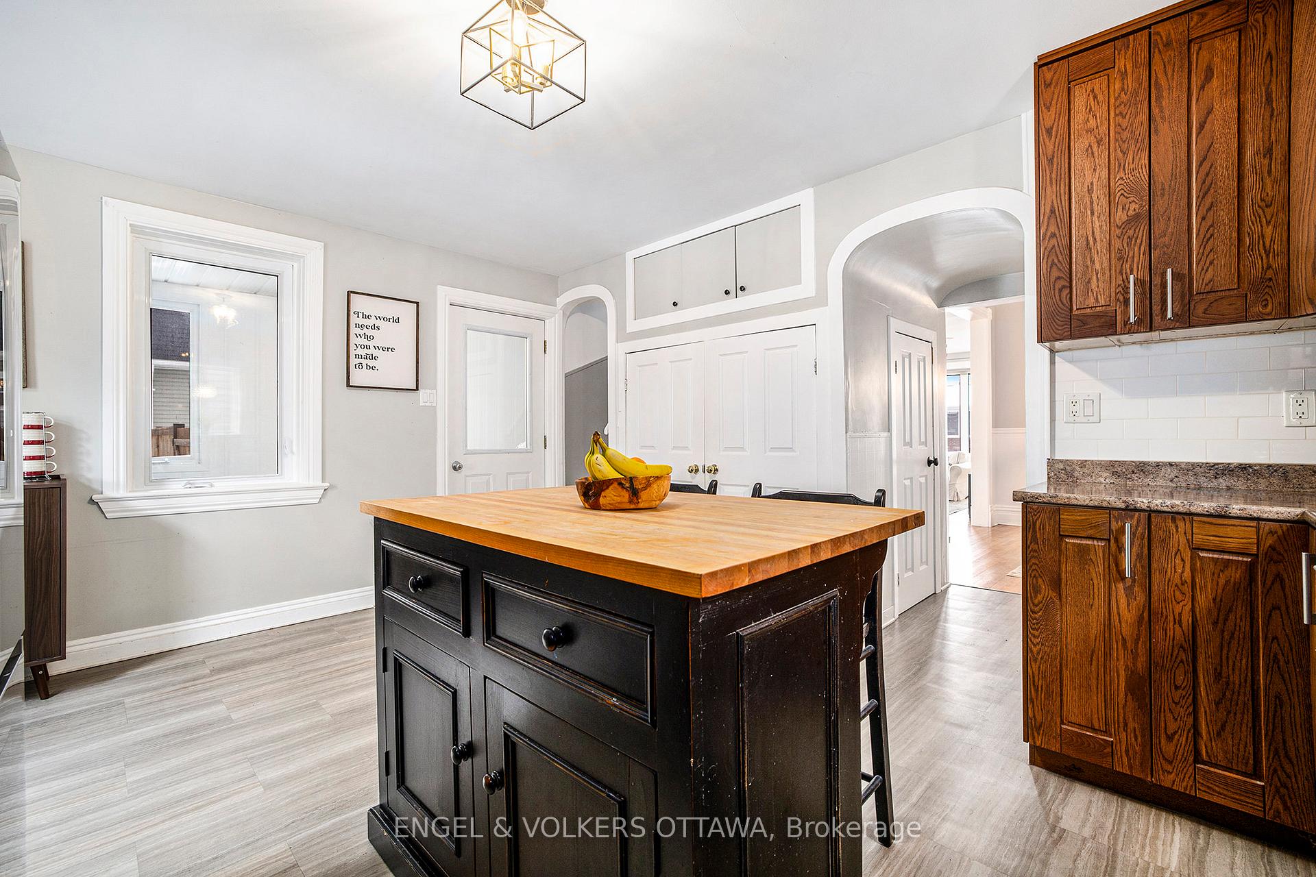 Photo 16 of 41 Bonnechere Street N, Renfrew — HOMEH