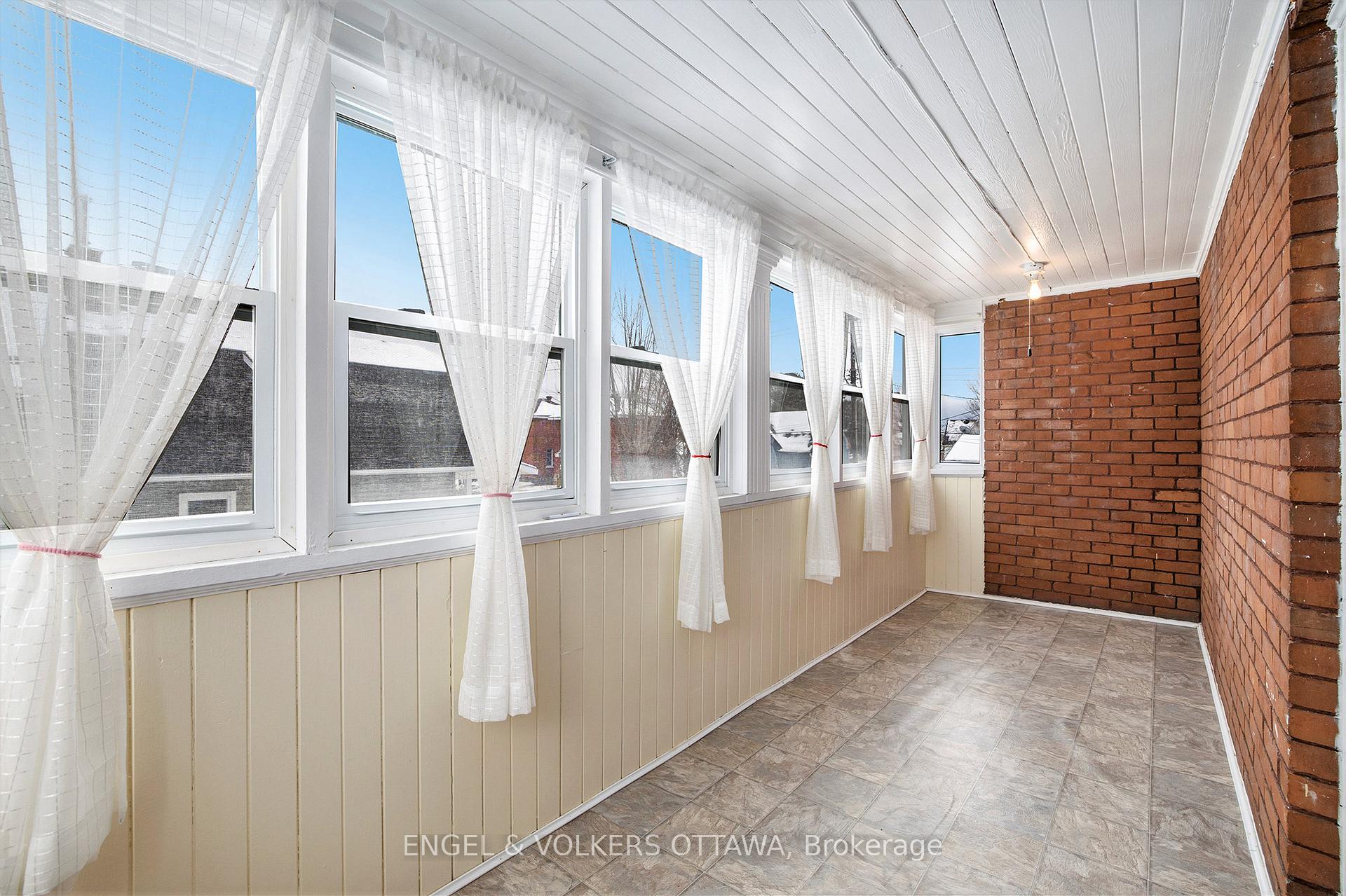Photo 30 of 41 Bonnechere Street N, Renfrew — HOMEH