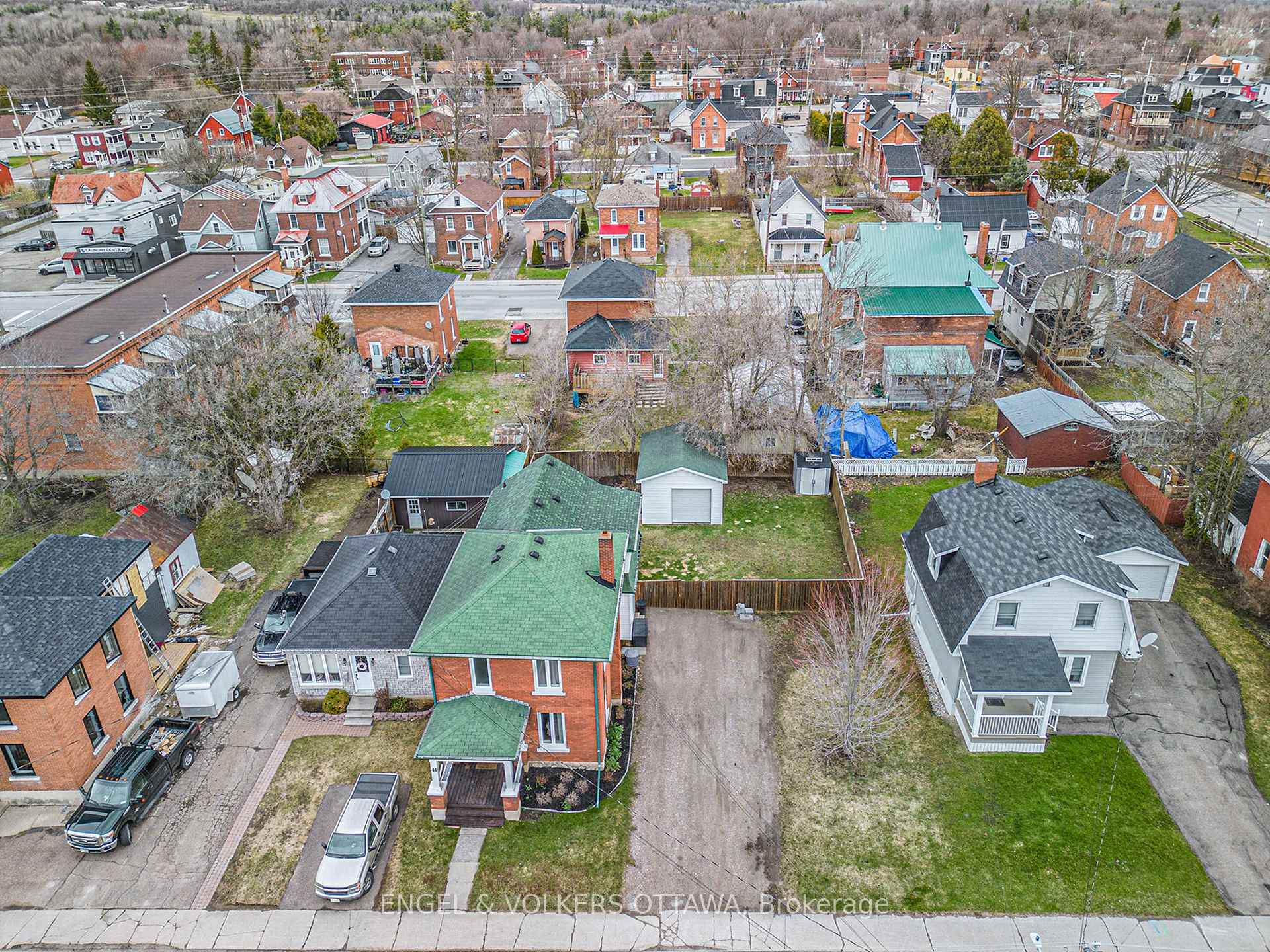 Photo 36 of 41 Bonnechere Street N, Renfrew — HOMEH