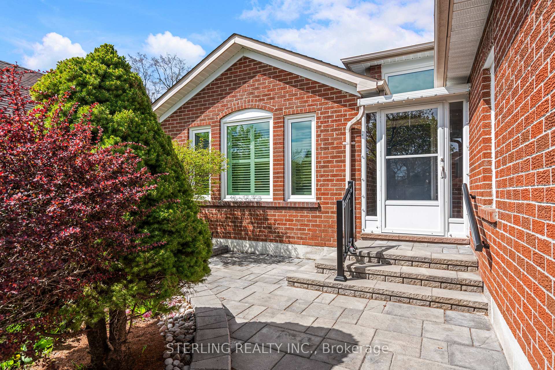 Photo 3 of 718 Aspen Road, Pickering, Amberlea — HOMEH