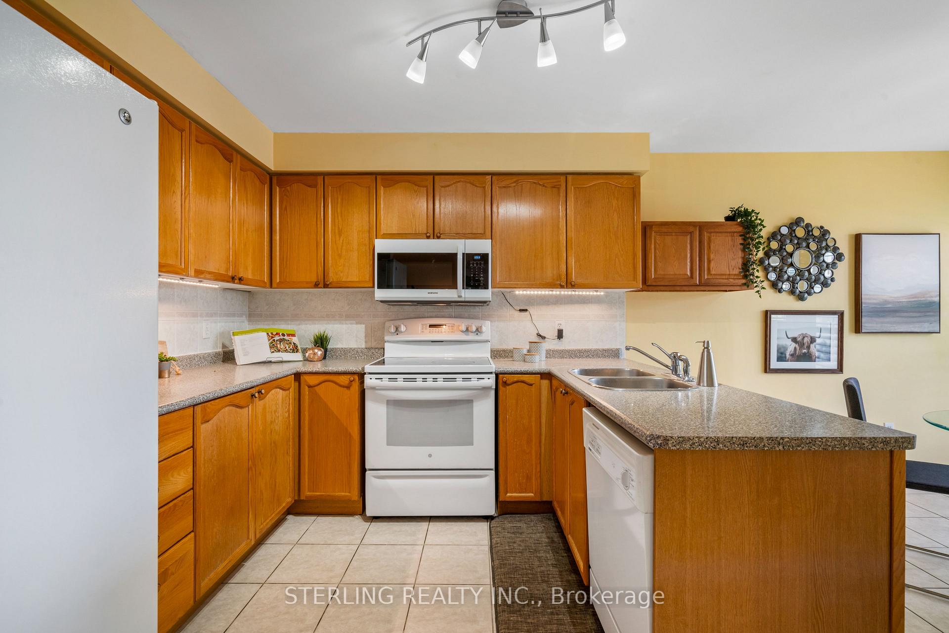 Photo 12 of 718 Aspen Road, Pickering, Amberlea — HOMEH
