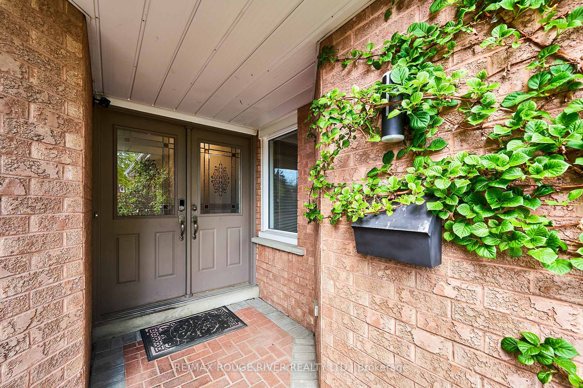 Photo 3 of 1036 Sandcliff Drive, Oshawa, Pinecrest — HOMEH