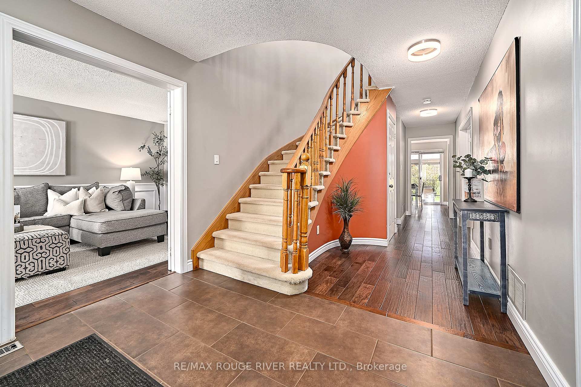 Photo 4 of 1036 Sandcliff Drive, Oshawa, Pinecrest — HOMEH