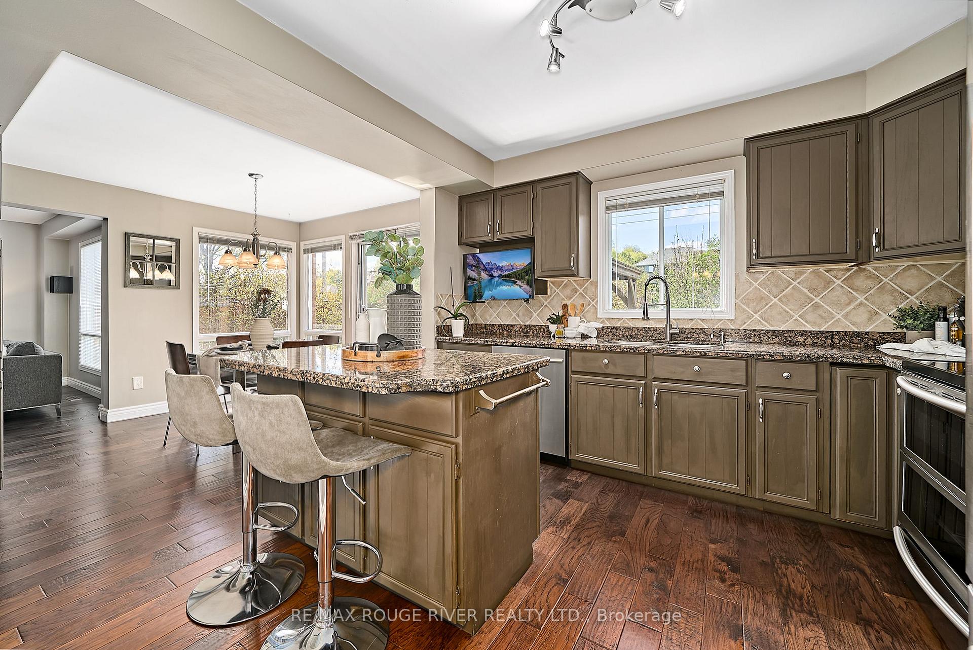 Photo 12 of 1036 Sandcliff Drive, Oshawa, Pinecrest — HOMEH