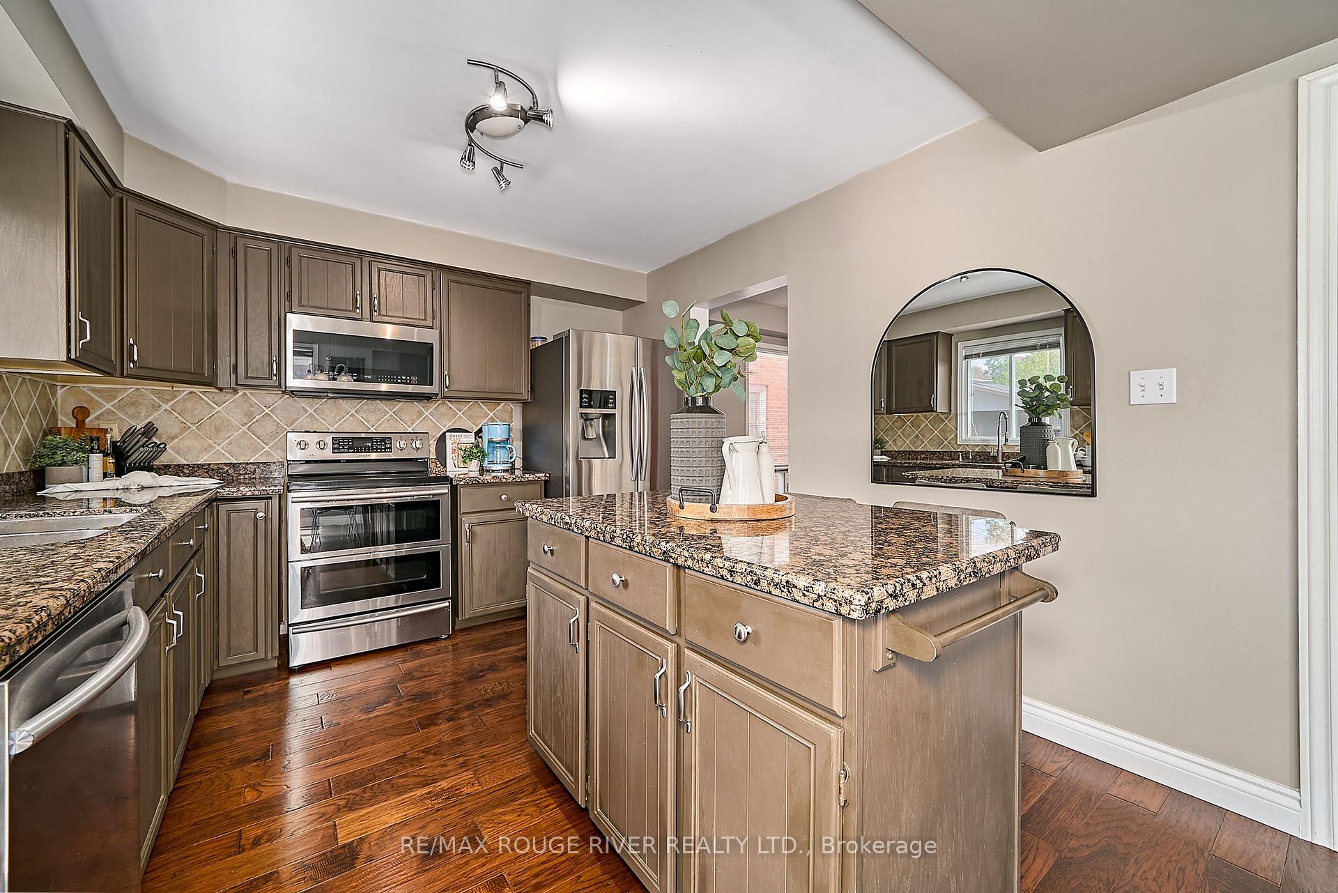 Photo 14 of 1036 Sandcliff Drive, Oshawa, Pinecrest — HOMEH