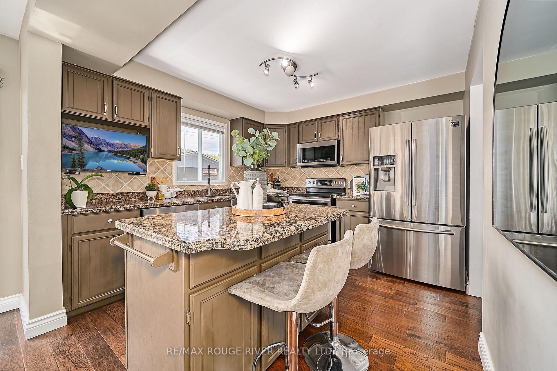 Photo 15 of 1036 Sandcliff Drive, Oshawa, Pinecrest — HOMEH